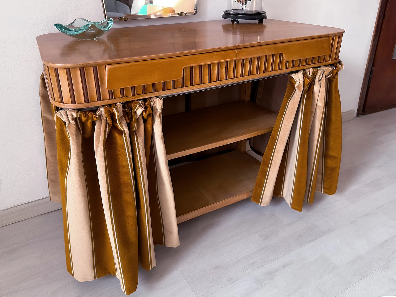 Maple vanity table with armchair by Vittorio Dassi, 1950s 12