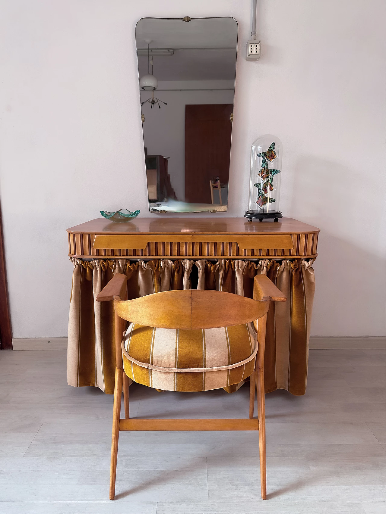 Maple vanity table with armchair by Vittorio Dassi, 1950s 15