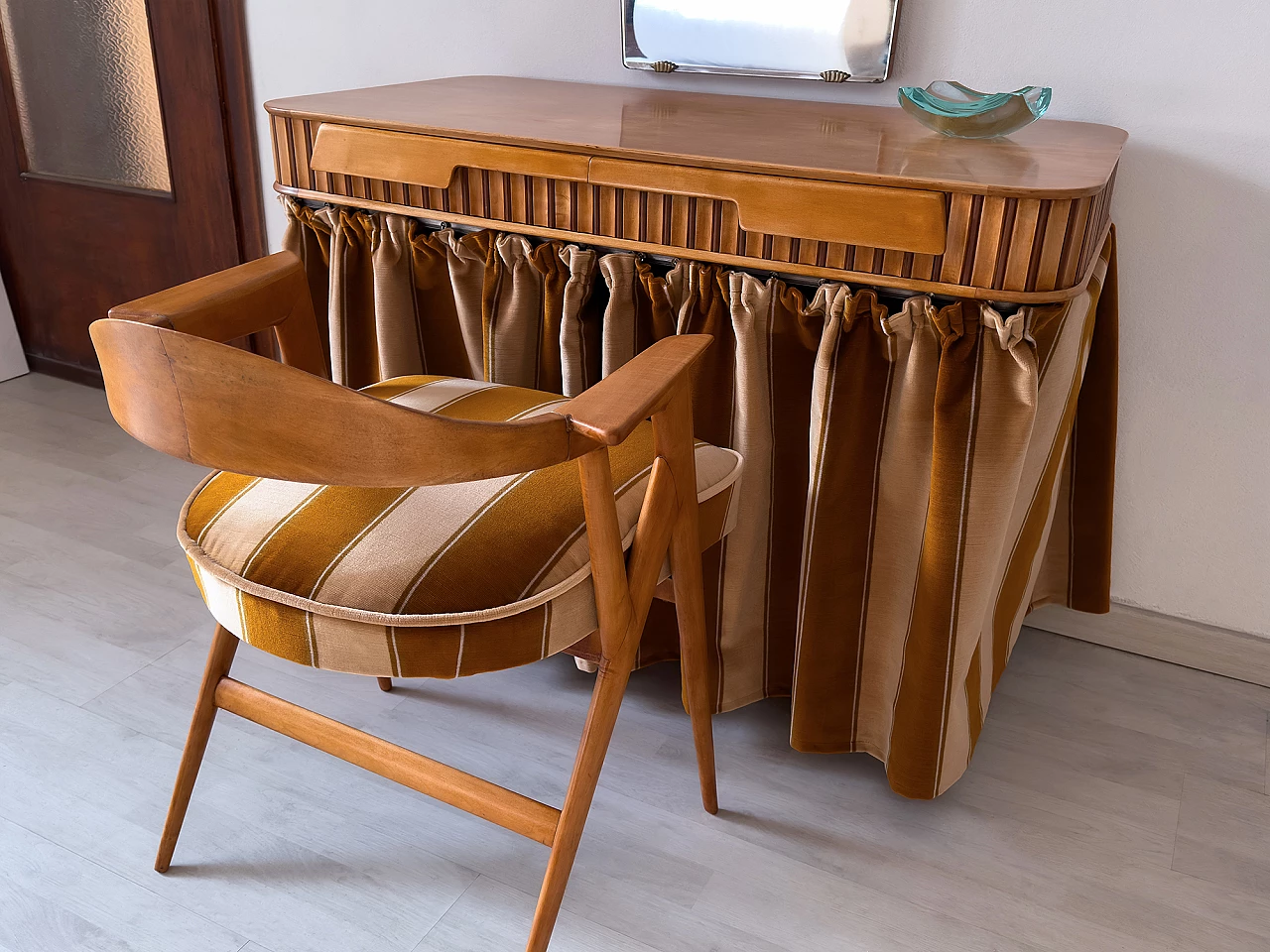 Maple vanity table with armchair by Vittorio Dassi, 1950s 16