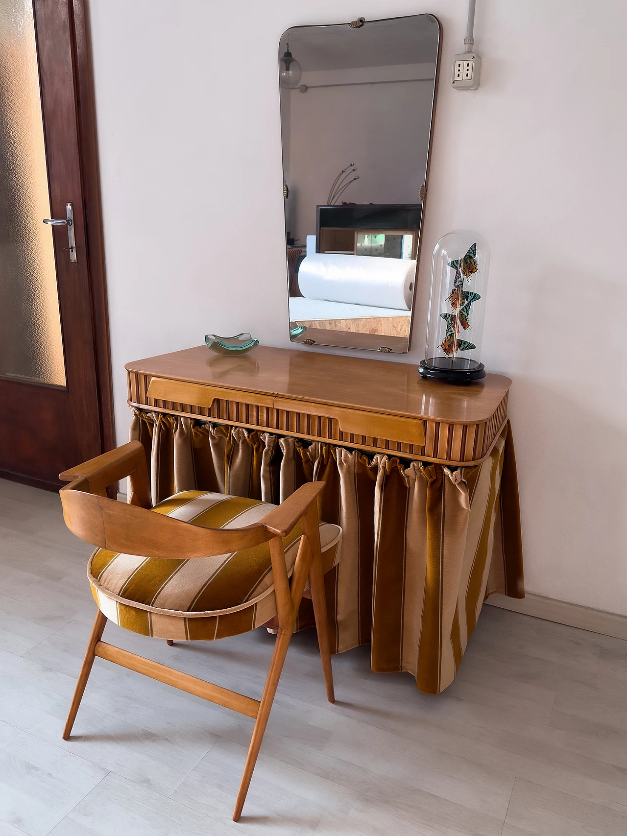 Maple vanity table with armchair by Vittorio Dassi, 1950s 17