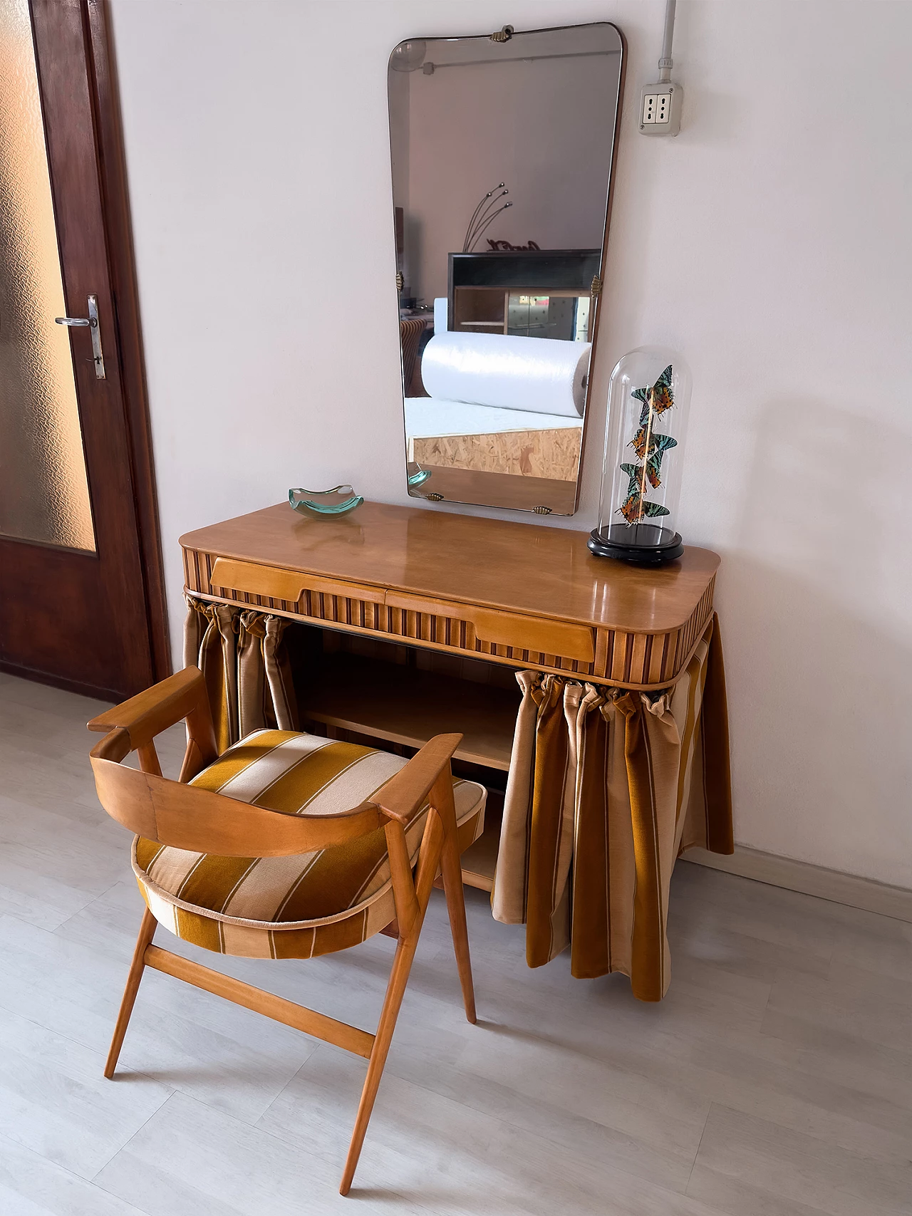 Maple vanity table with armchair by Vittorio Dassi, 1950s 18