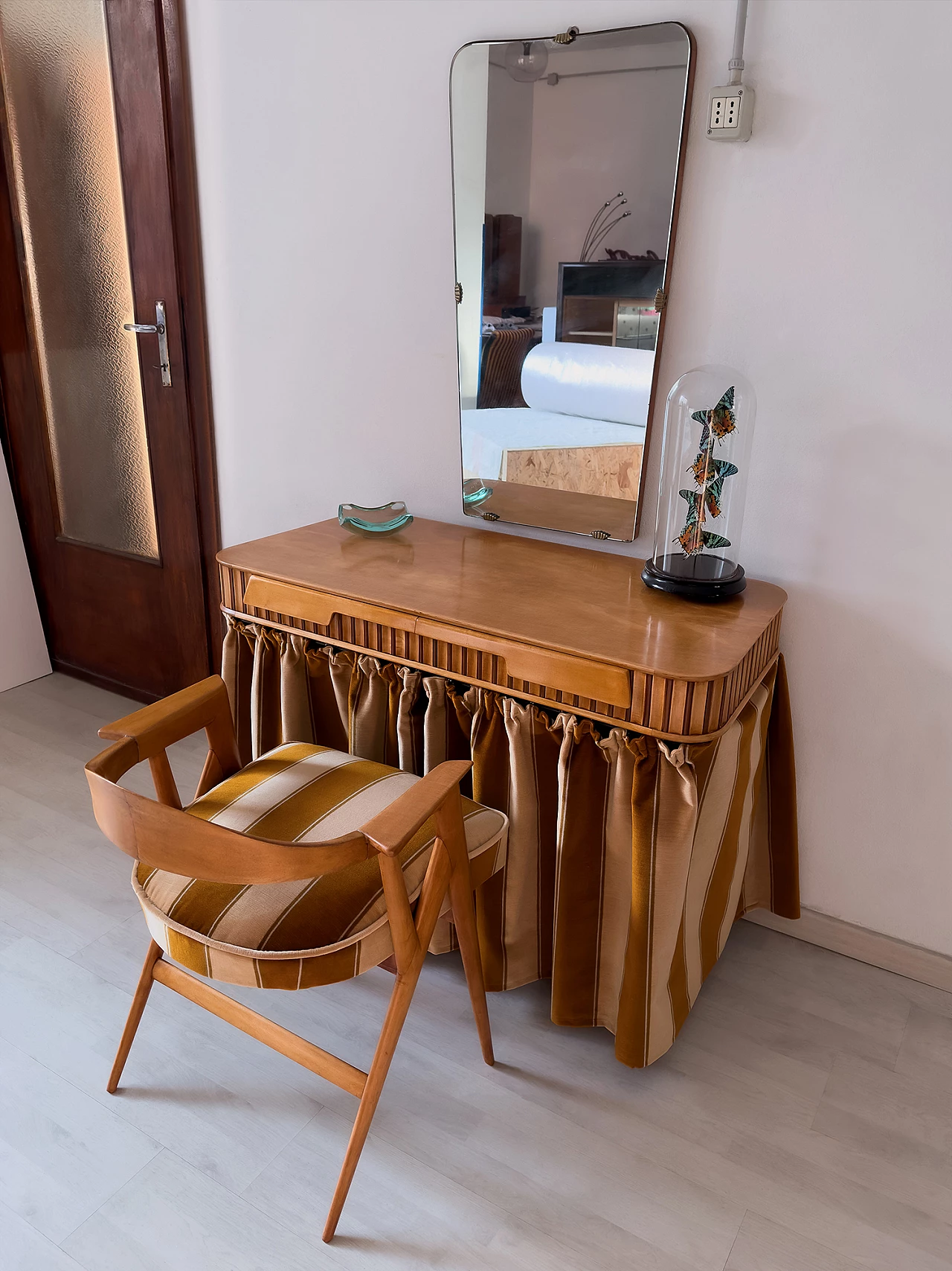 Maple vanity table with armchair by Vittorio Dassi, 1950s 19