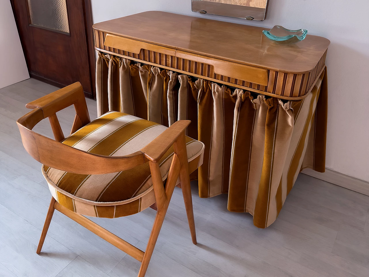 Maple vanity table with armchair by Vittorio Dassi, 1950s 20