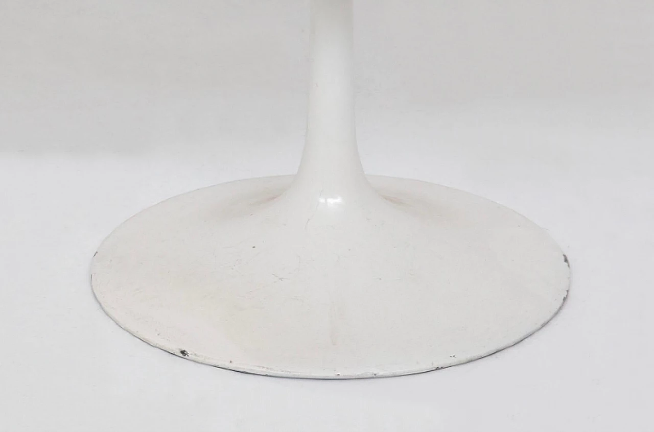 Marble and aluminium round table attributed to Eero Saarinen, 1970s 9