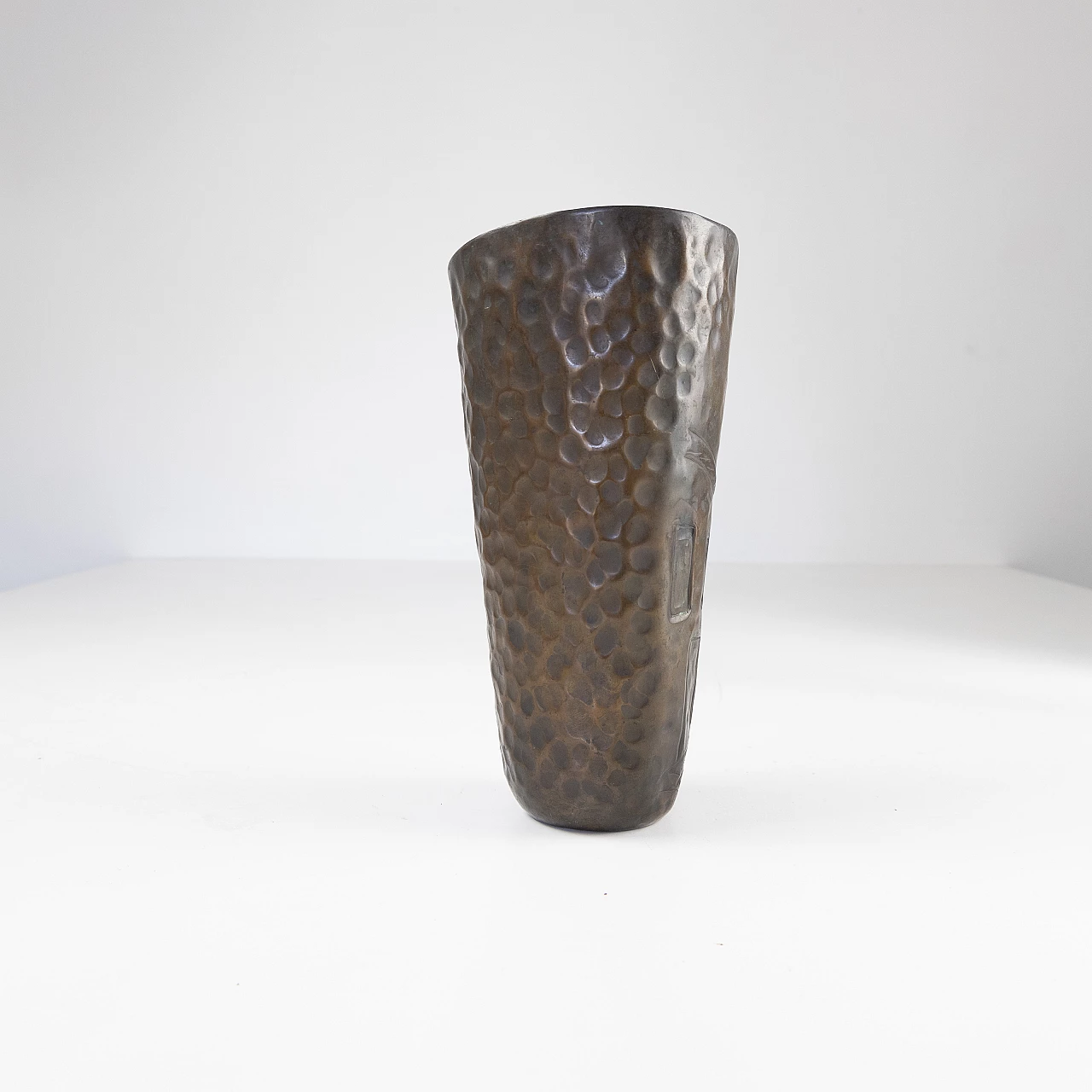 Vaso in rame decorato firmato Bolex, anni '50 4