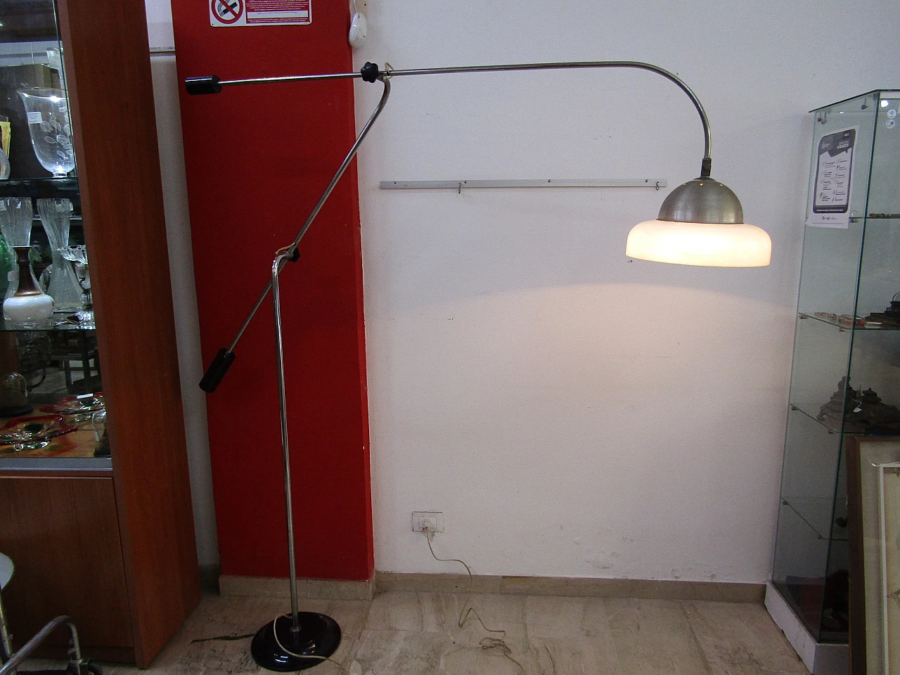 Chrome-plated steel floor lamp with plexiglass diffuser, 1970s 1