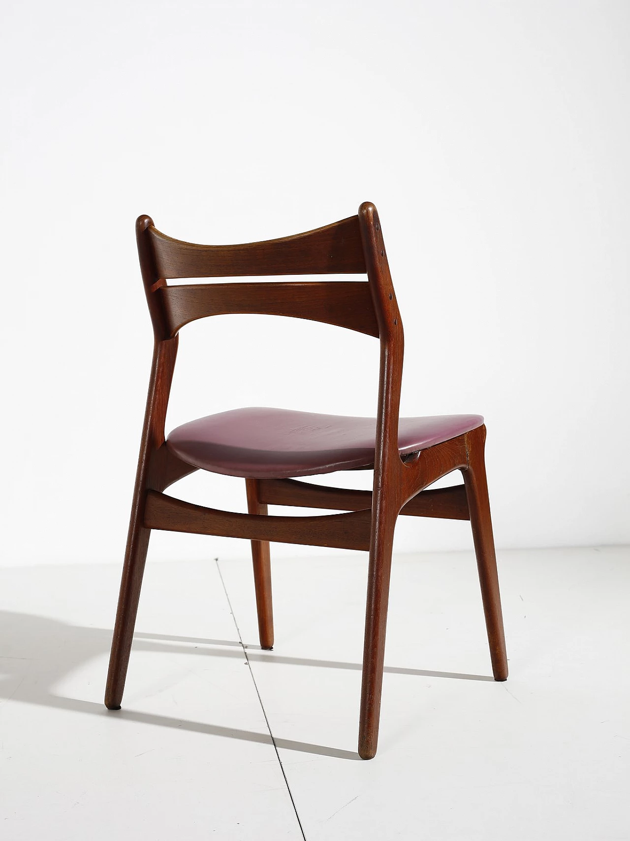 4 Sedie 310 in teak e similpelle di Erik Buch, anni '60 2