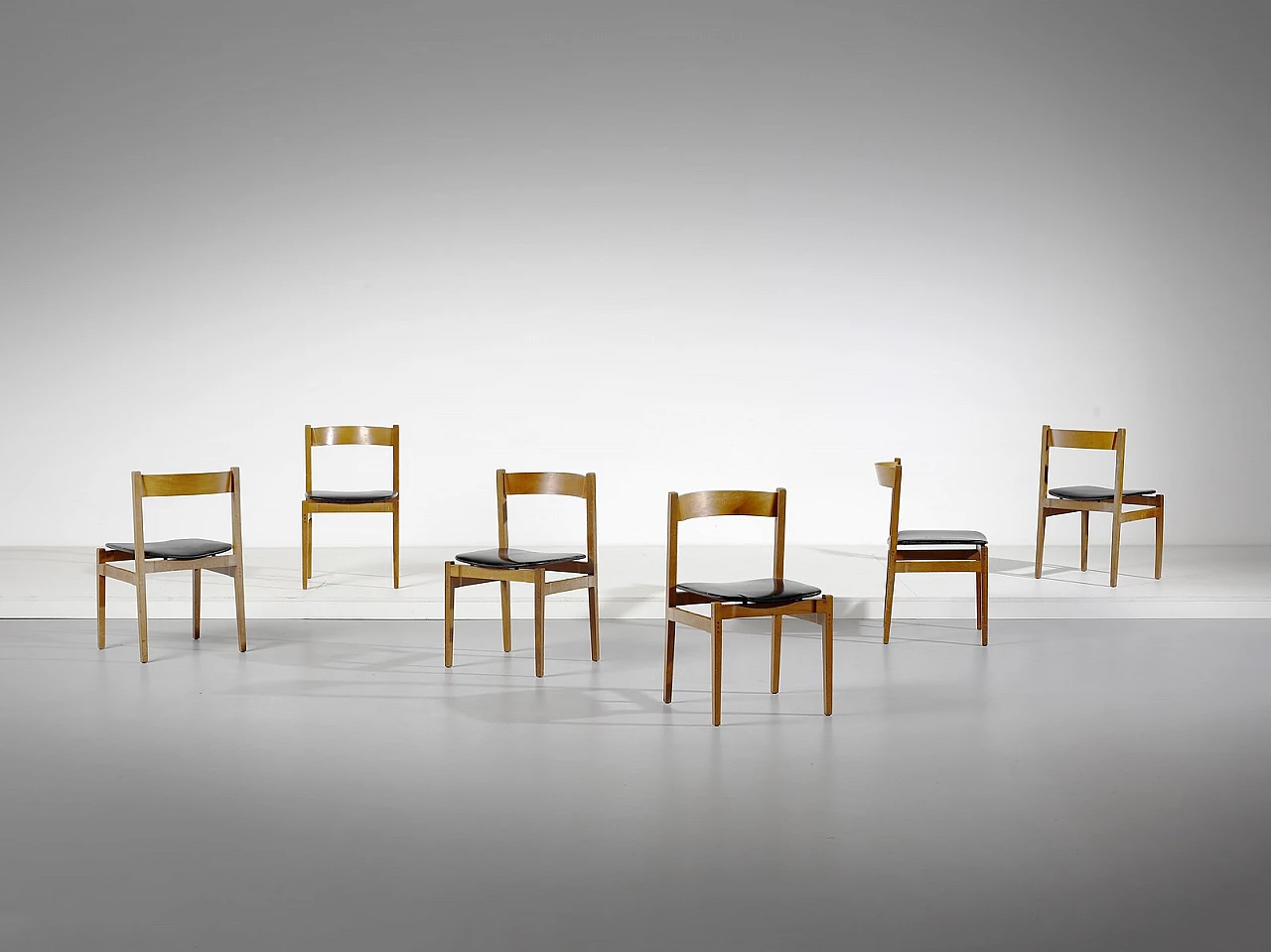 6 Chairs 107 in wood and leather by Gianfranco Frattini, 1960s 1