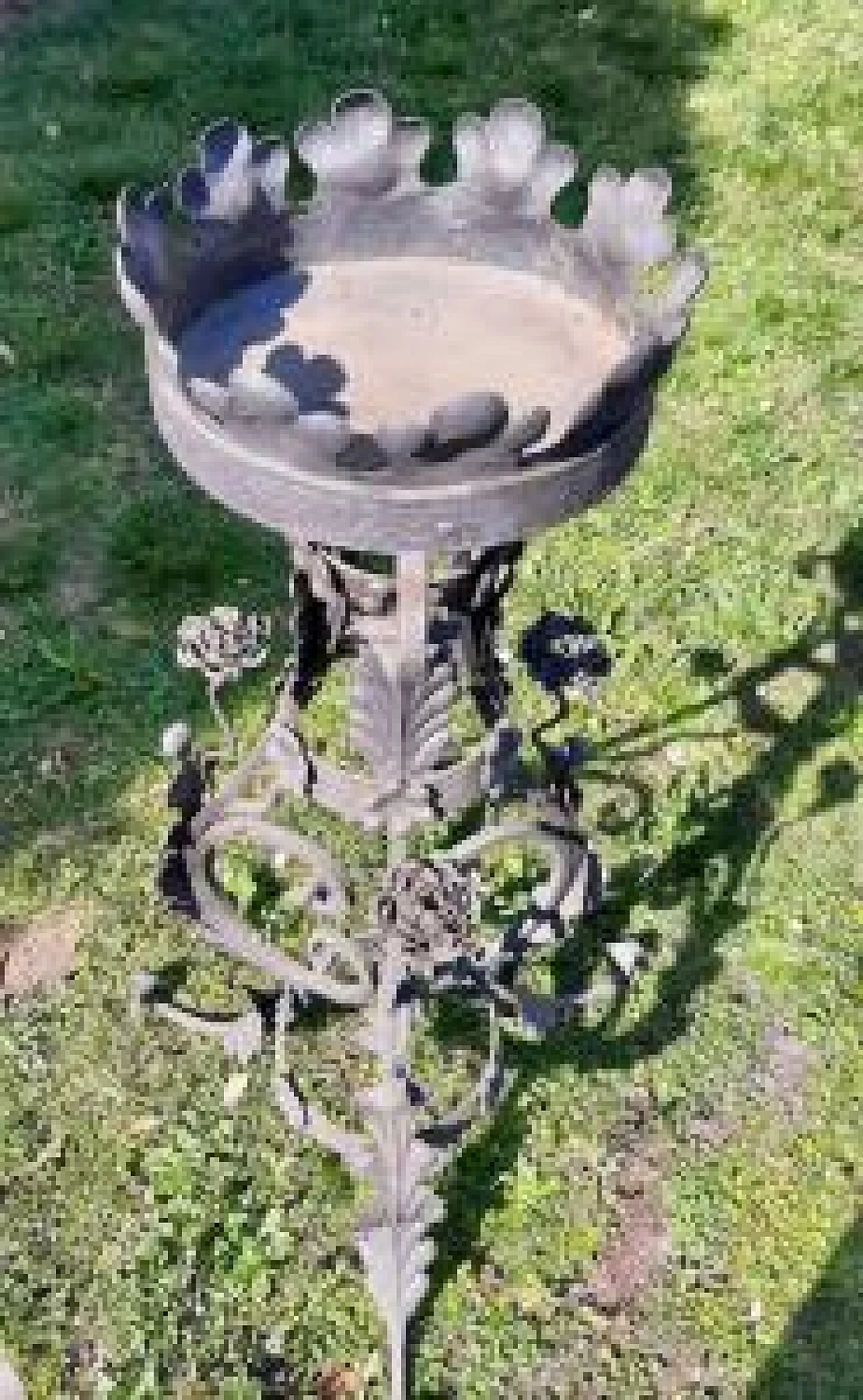 Wrought iron pot holder, 19th century 2