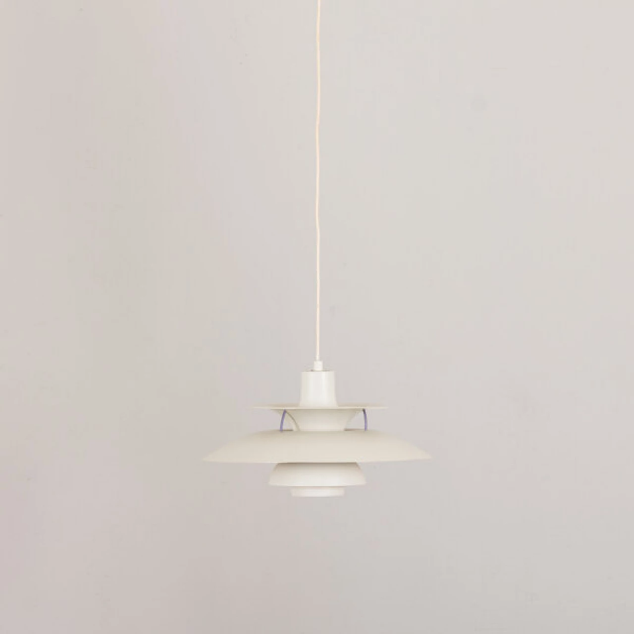 Lampada a sospensione PH5 bianca di Poul Henningsen per Louis Poulsen, anni '70 1