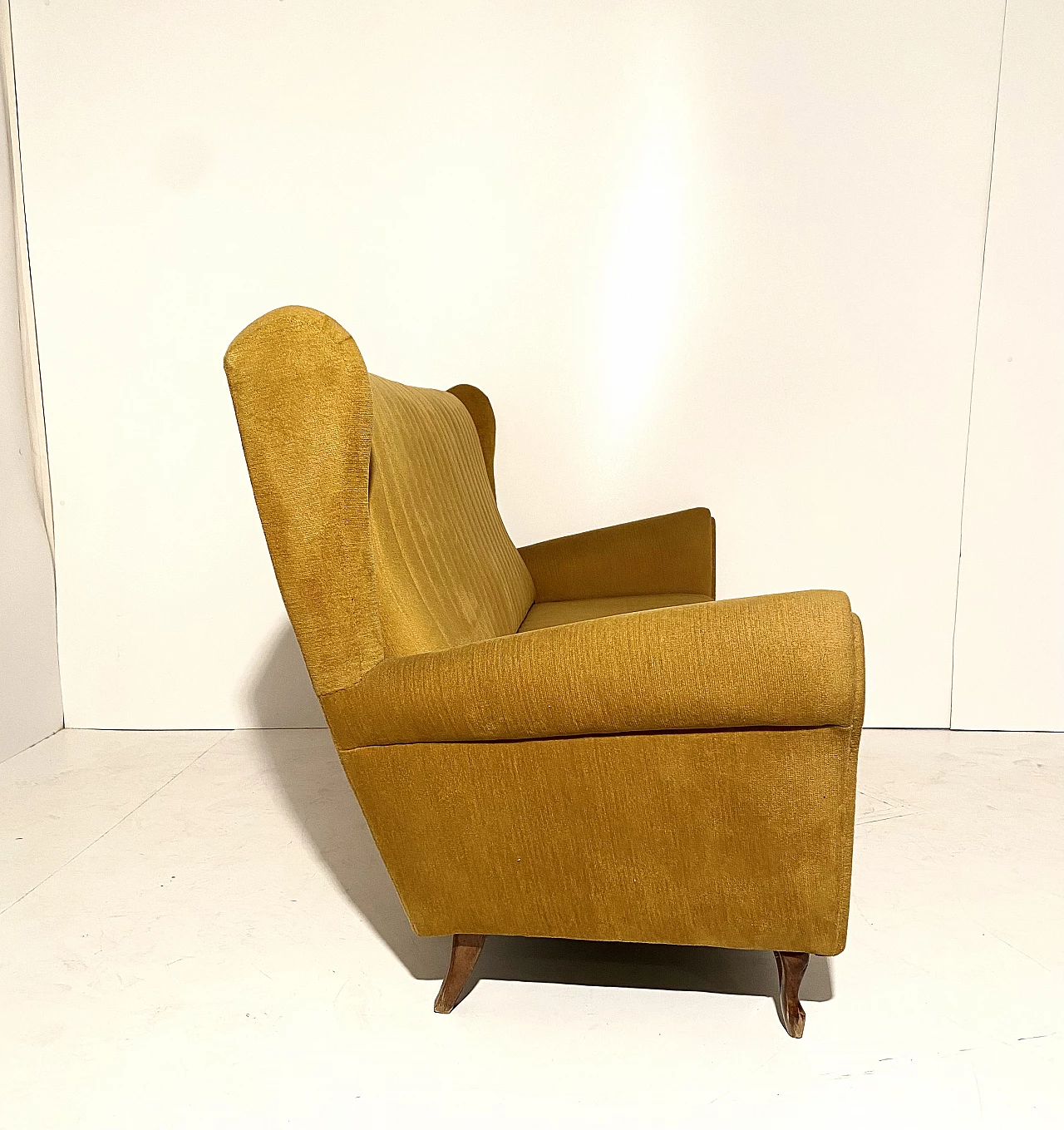 Coppia di poltrone e divano ISA Bergamo nello stile di Gio Ponti 4