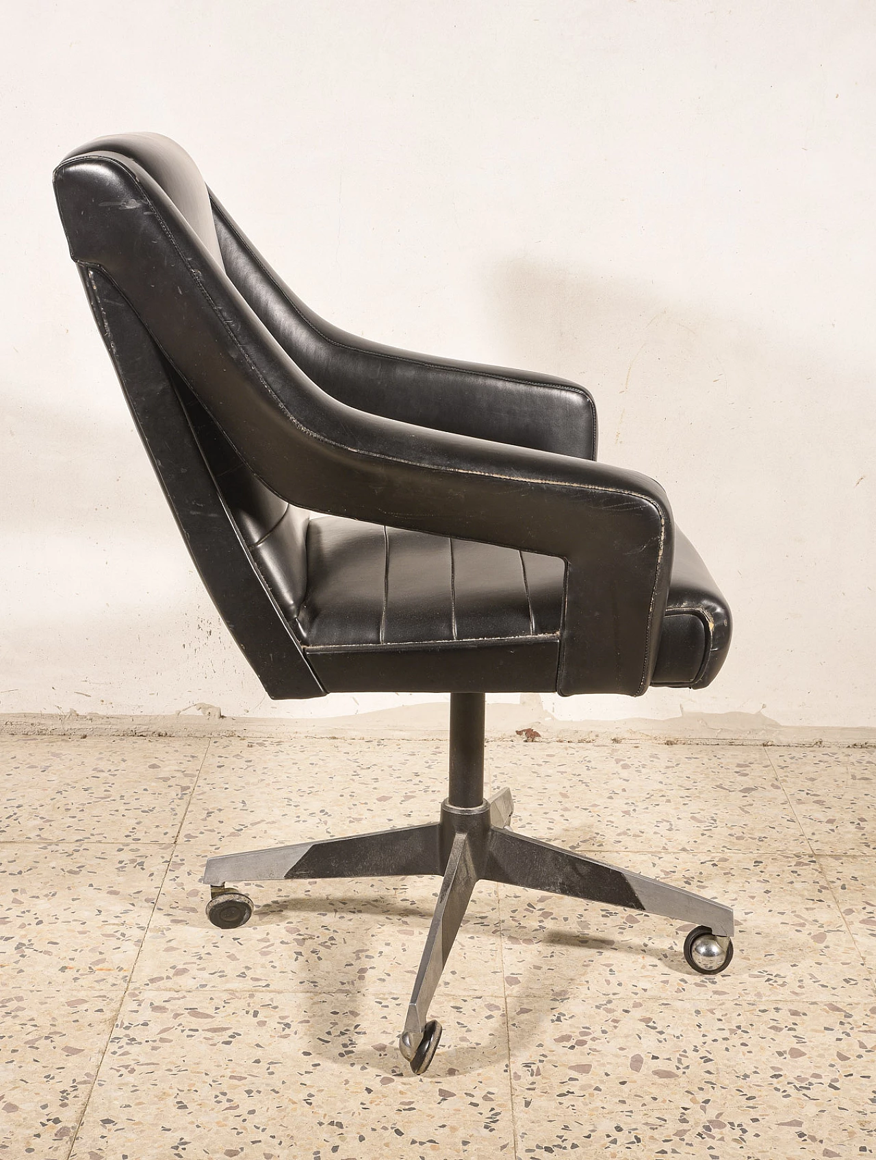 Metal and leather swivel chair with casters, 1970s 6