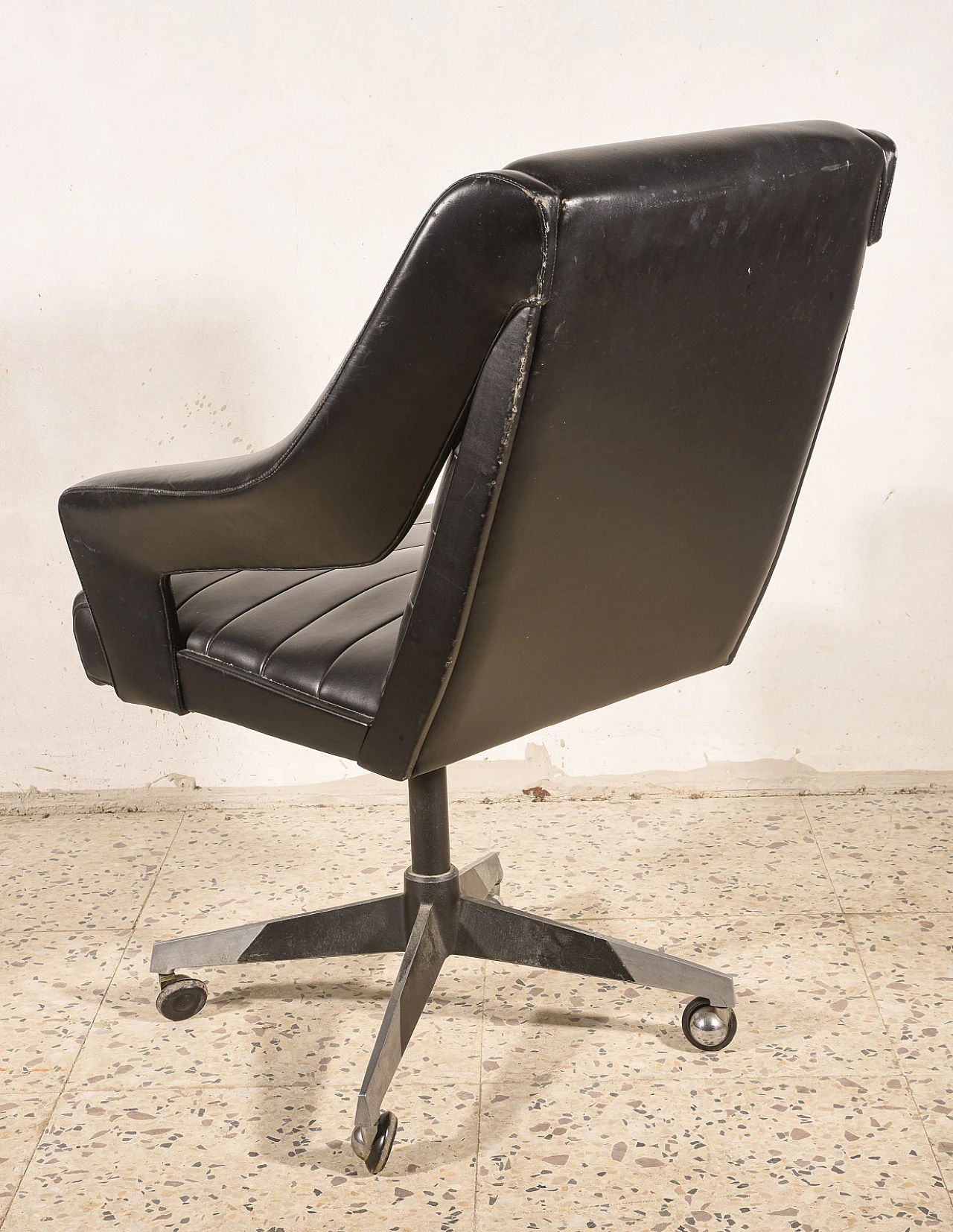 Metal and leather swivel chair with casters, 1970s 8