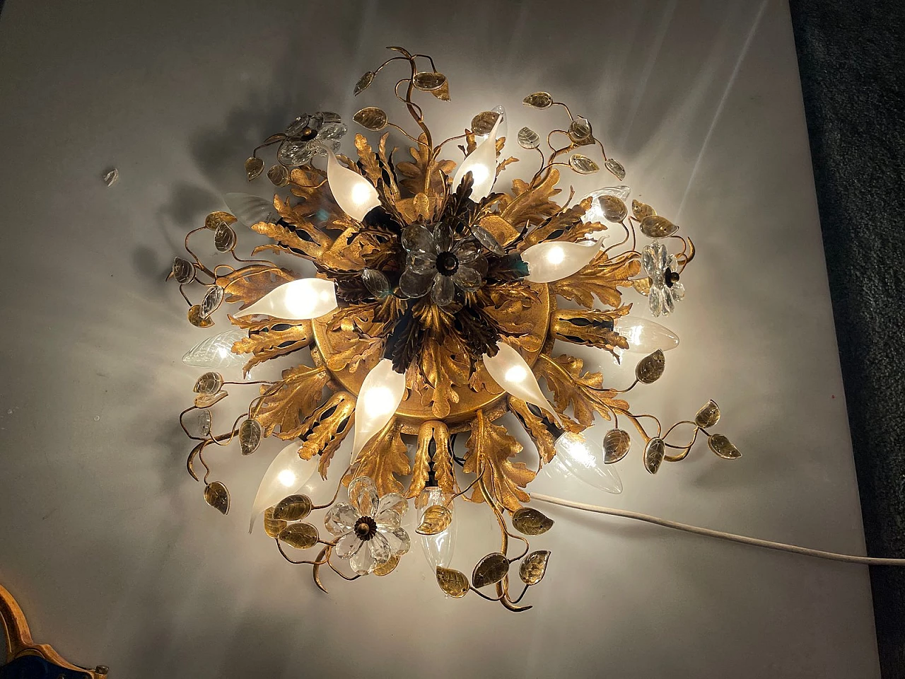 Plafoniera in tôle dorato e vetro di Murano, anni '60 4