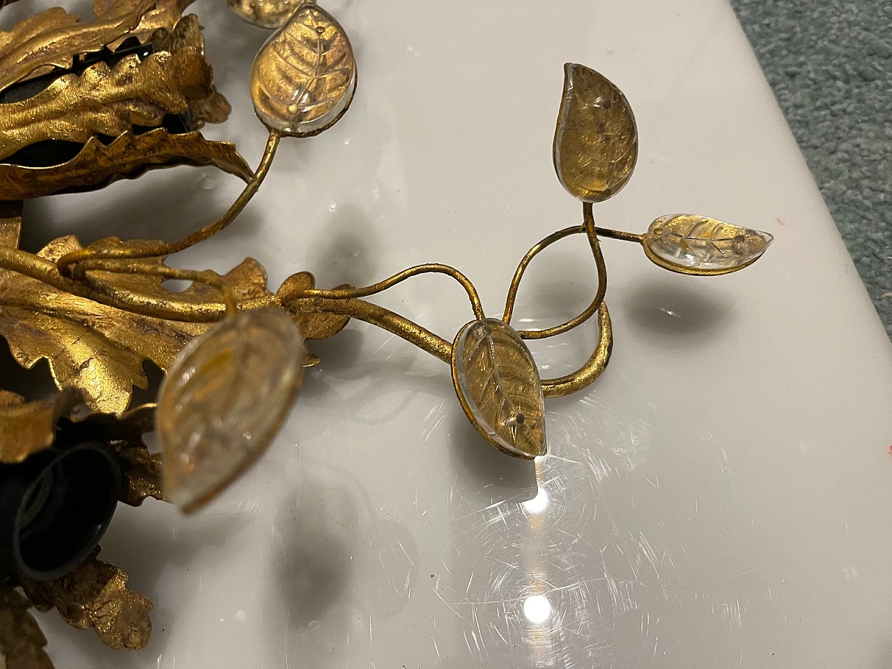 Plafoniera in tôle dorato e vetro di Murano, anni '60 7