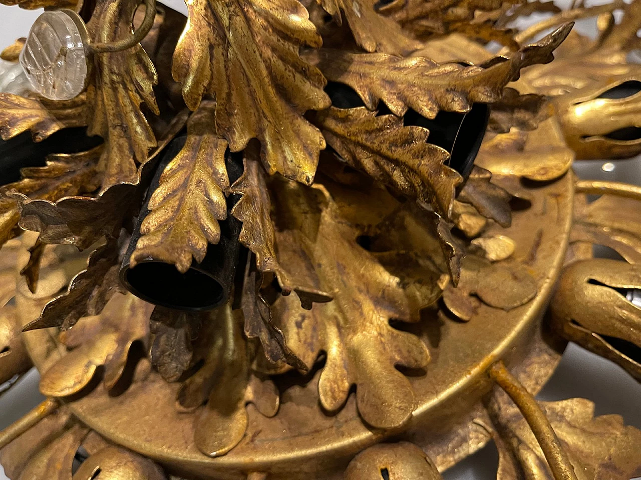 Plafoniera in tôle dorato e vetro di Murano, anni '60 12