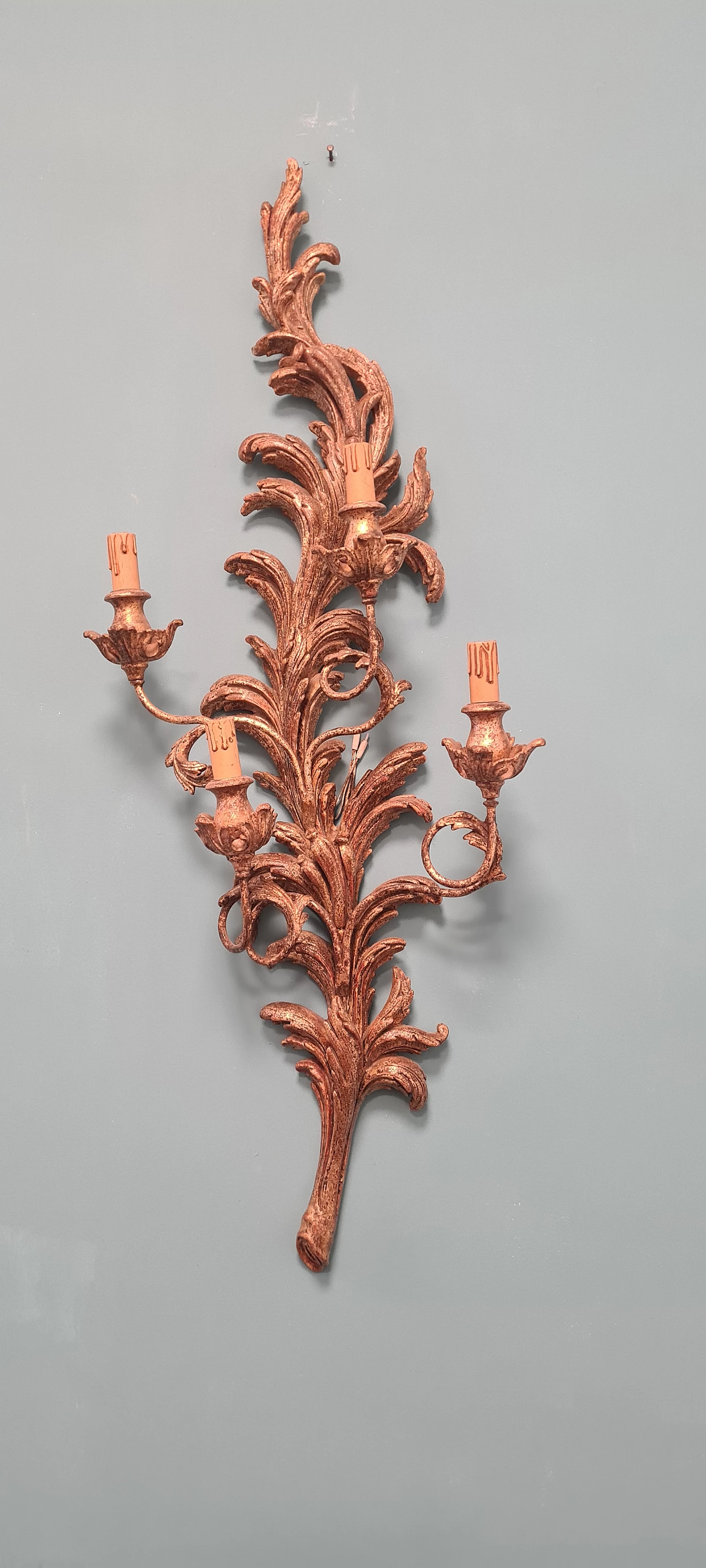 Pair of carved, lacquered and gilded wood wall lights 1