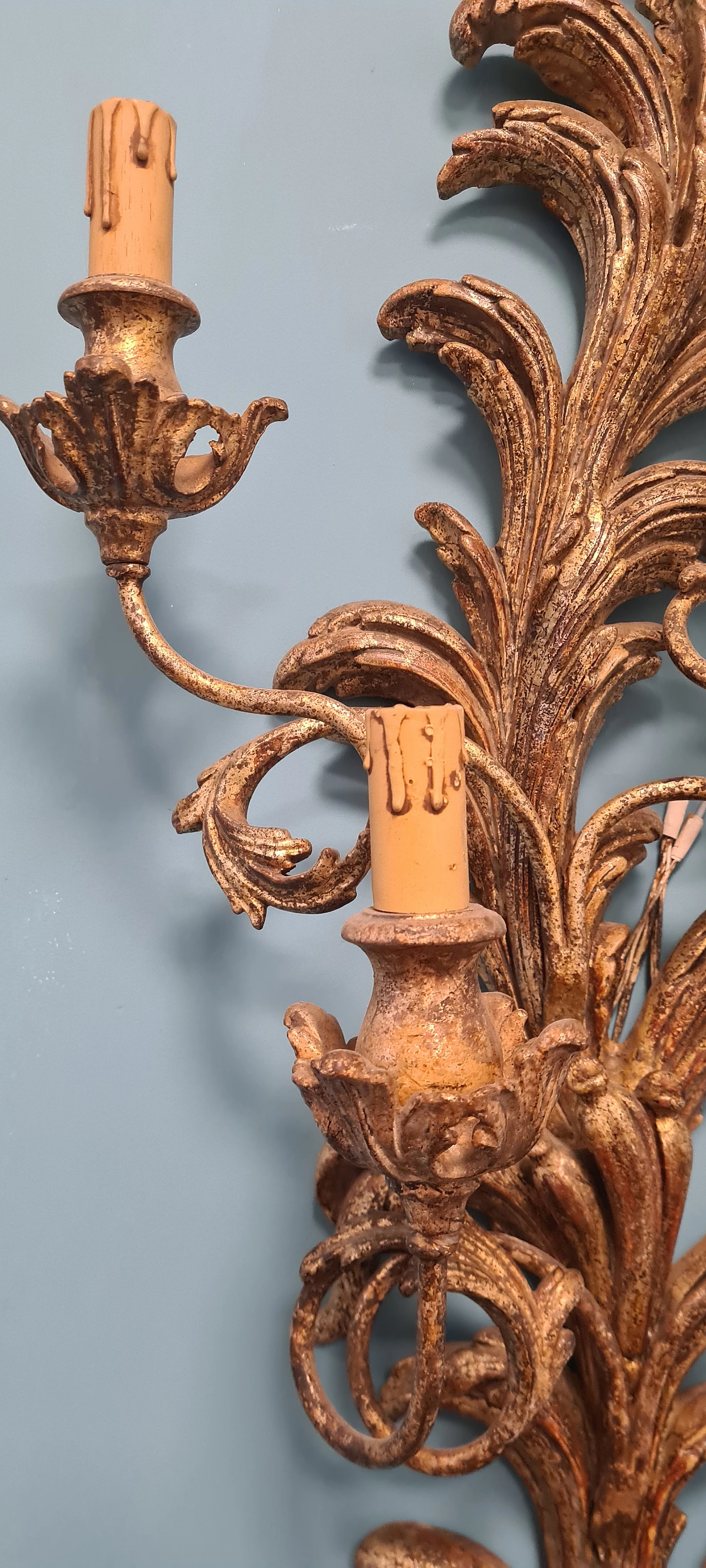Pair of carved, lacquered and gilded wood wall lights 3