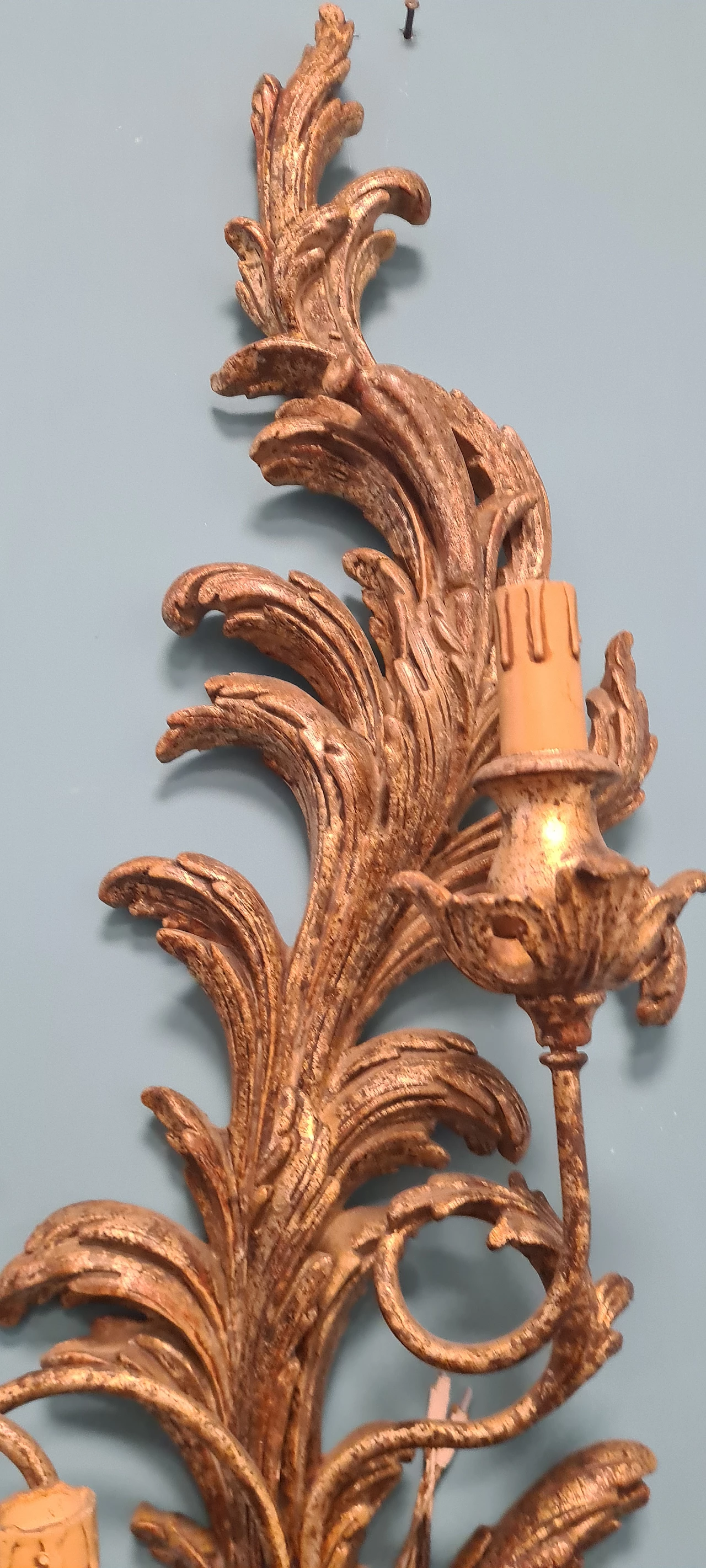 Pair of carved, lacquered and gilded wood wall lights 4