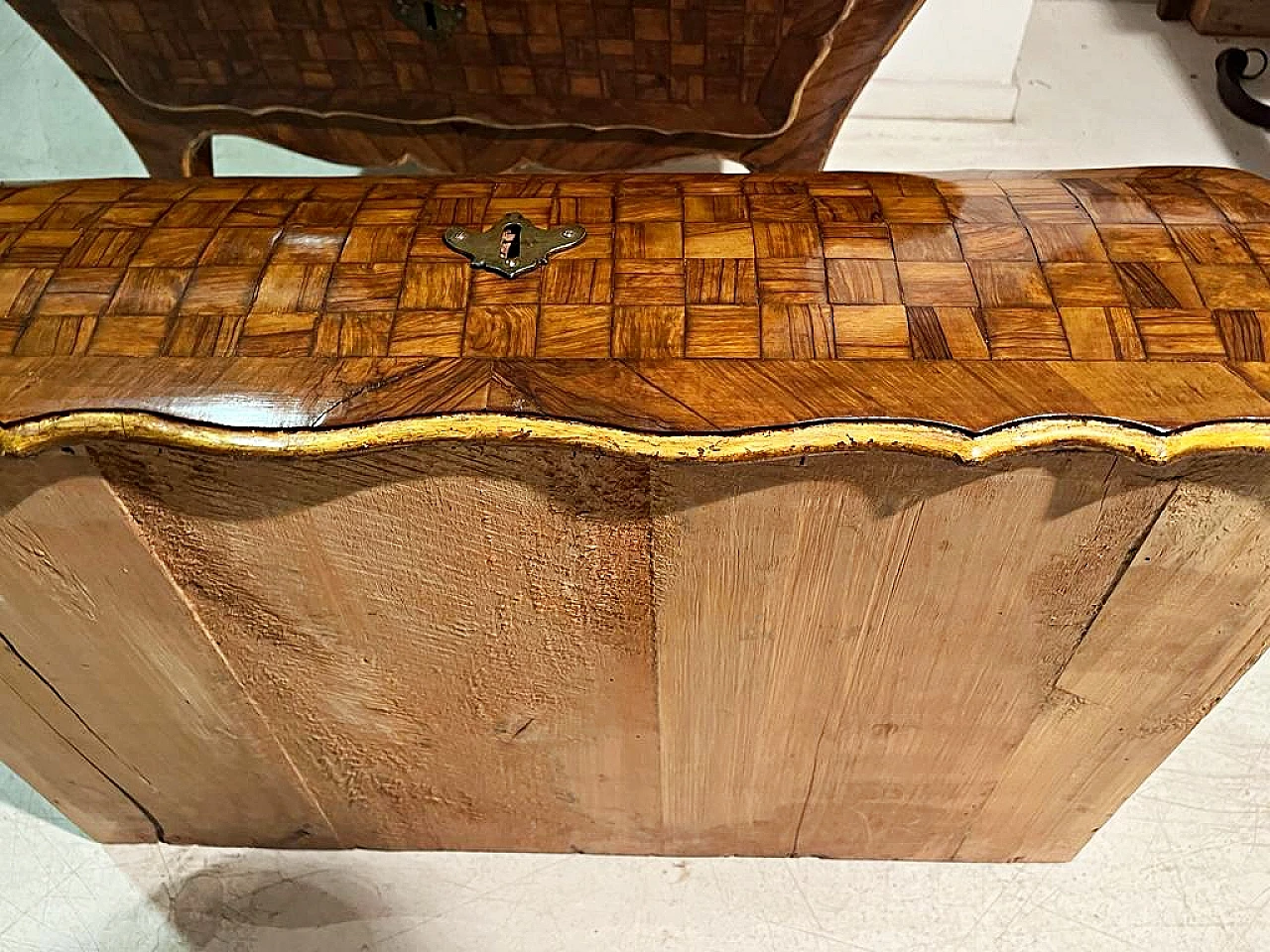 Piedmontese veneered and inlaid walnut trumeau, 18th century 8