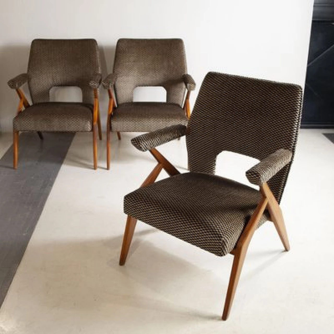 3 Armchairs with wooden frame and velvet upholstery by Antonio Gorgone, 1950s 4