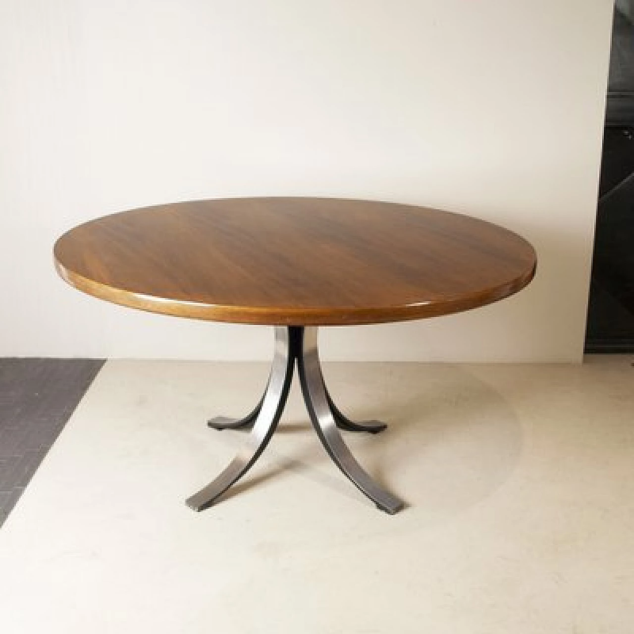 Tad T69 round table by Osvaldo Borsani & Eugenio Gerli for Tecno, 1960s 1