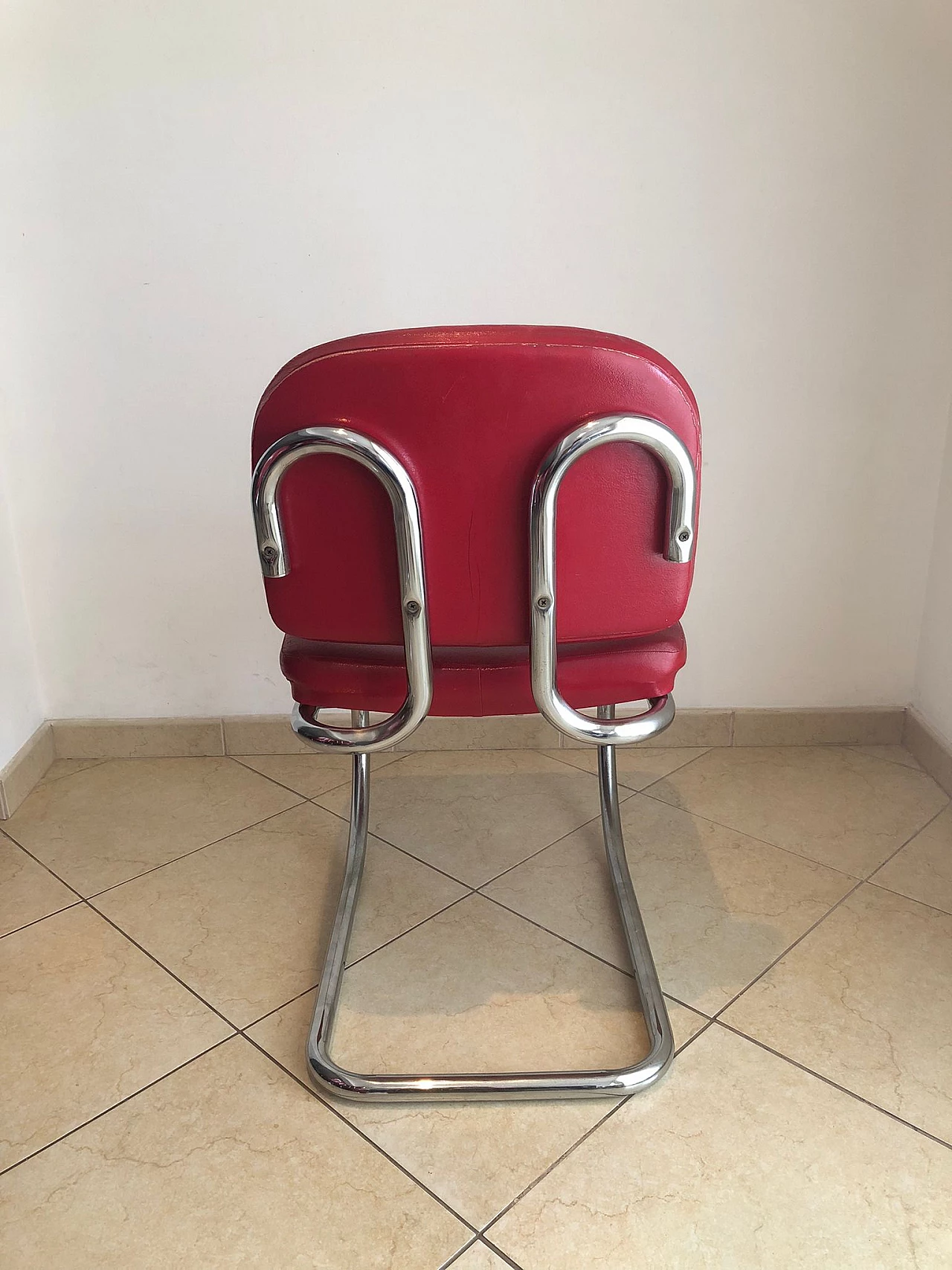 4 Bauhaus style chairs in steel and red faux leather, 1970s 4