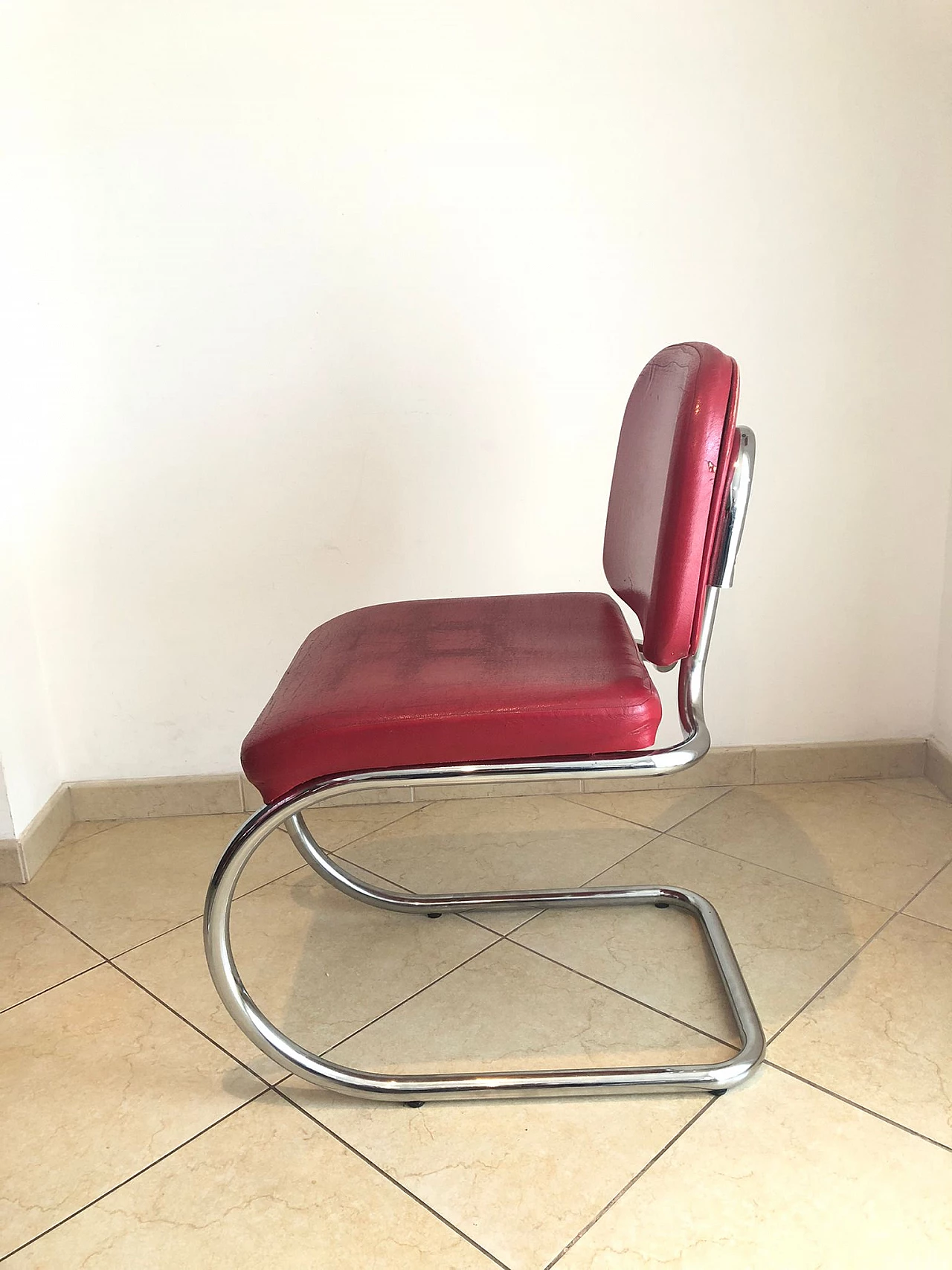 4 Bauhaus style chairs in steel and red faux leather, 1970s 5
