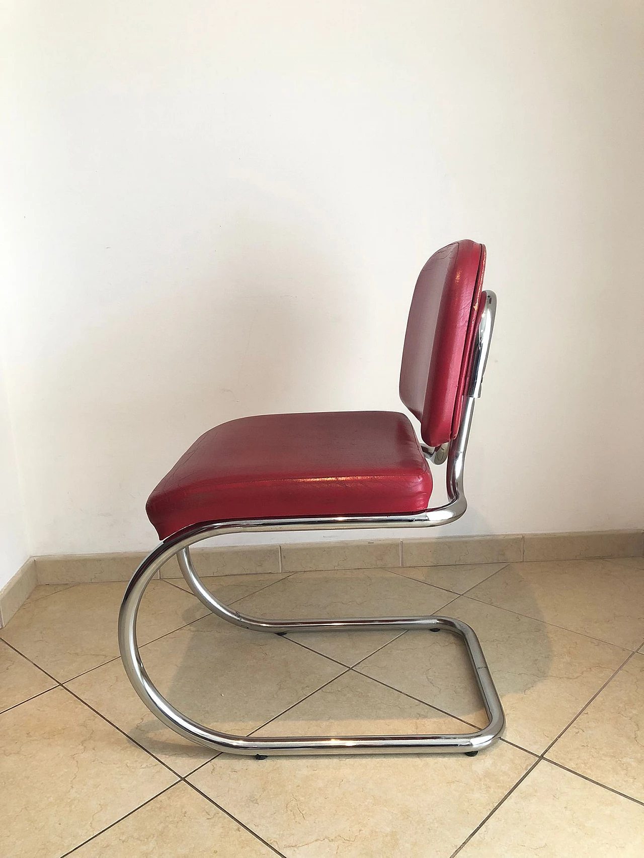 4 Bauhaus style chairs in steel and red faux leather, 1970s 10