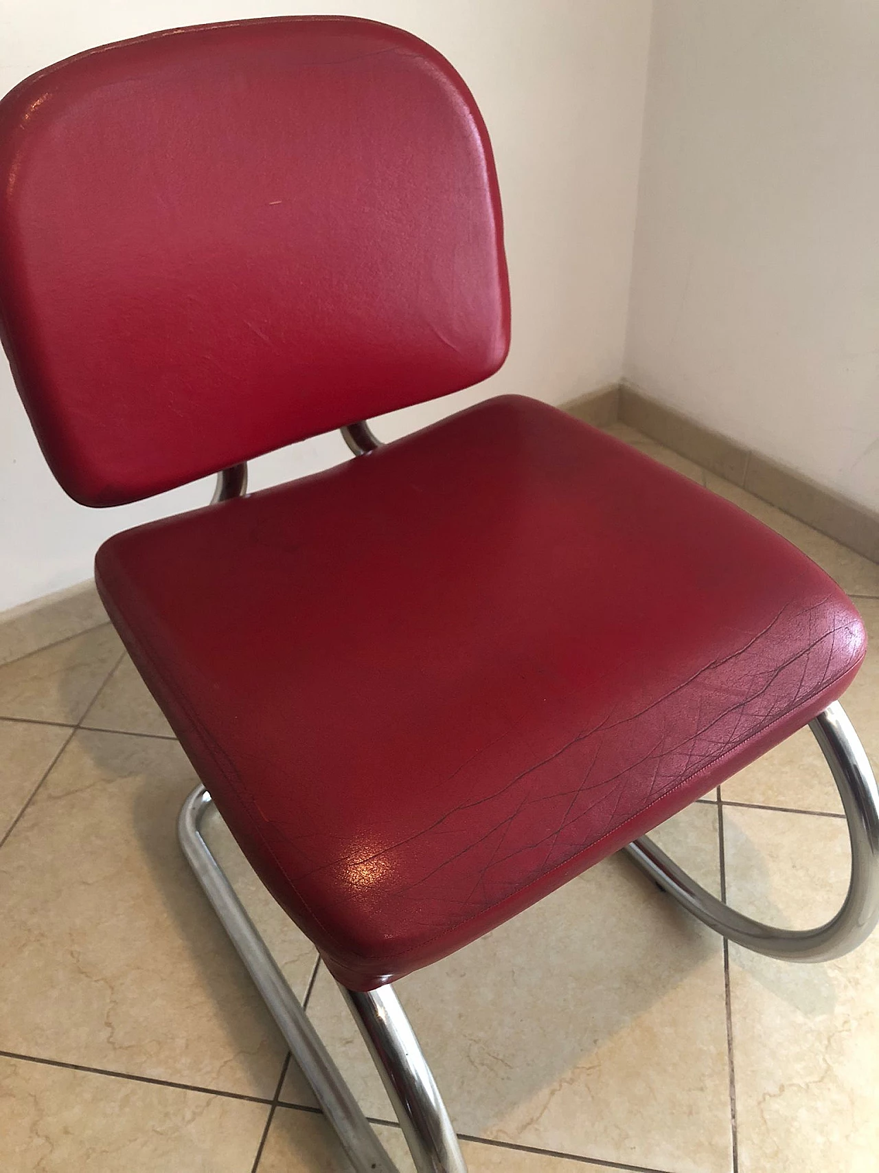 4 Bauhaus style chairs in steel and red faux leather, 1970s 12