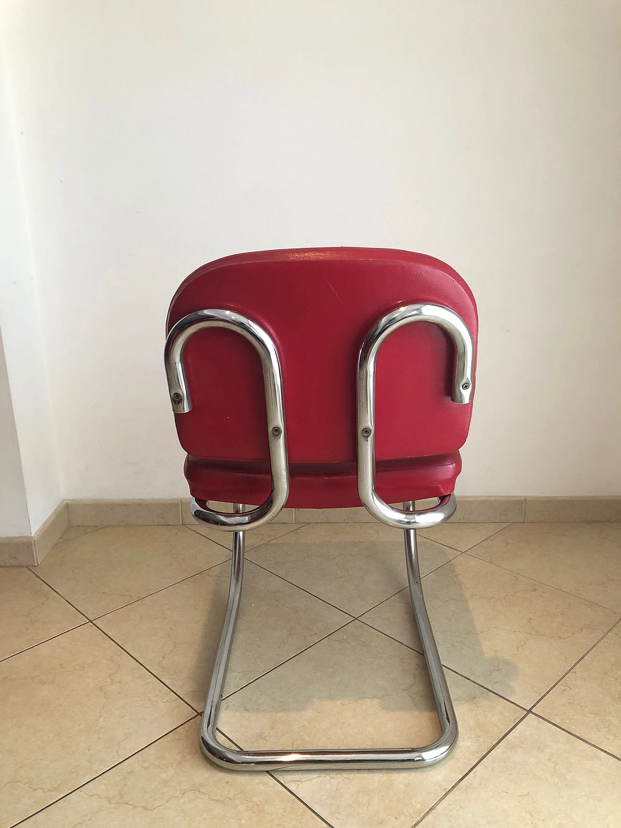 4 Bauhaus style chairs in steel and red faux leather, 1970s 14
