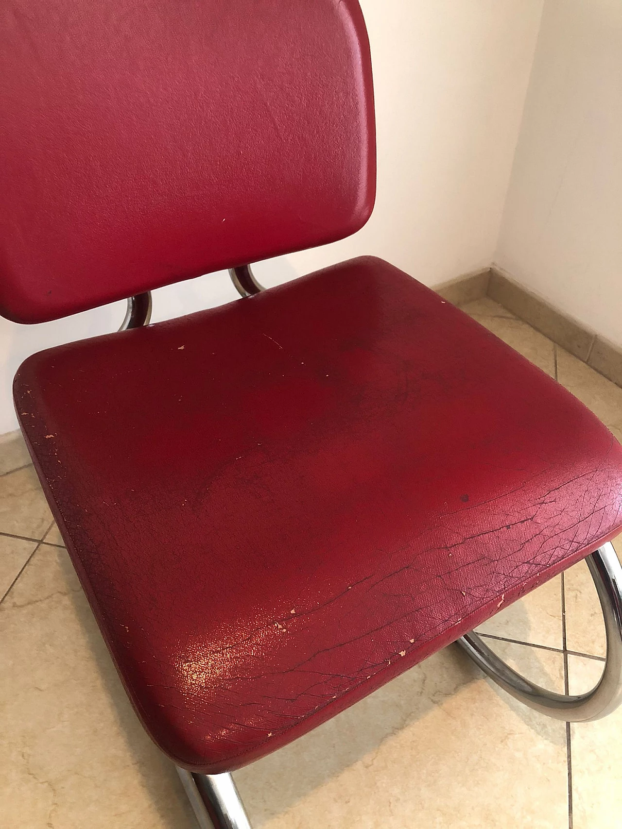 4 Bauhaus style chairs in steel and red faux leather, 1970s 18