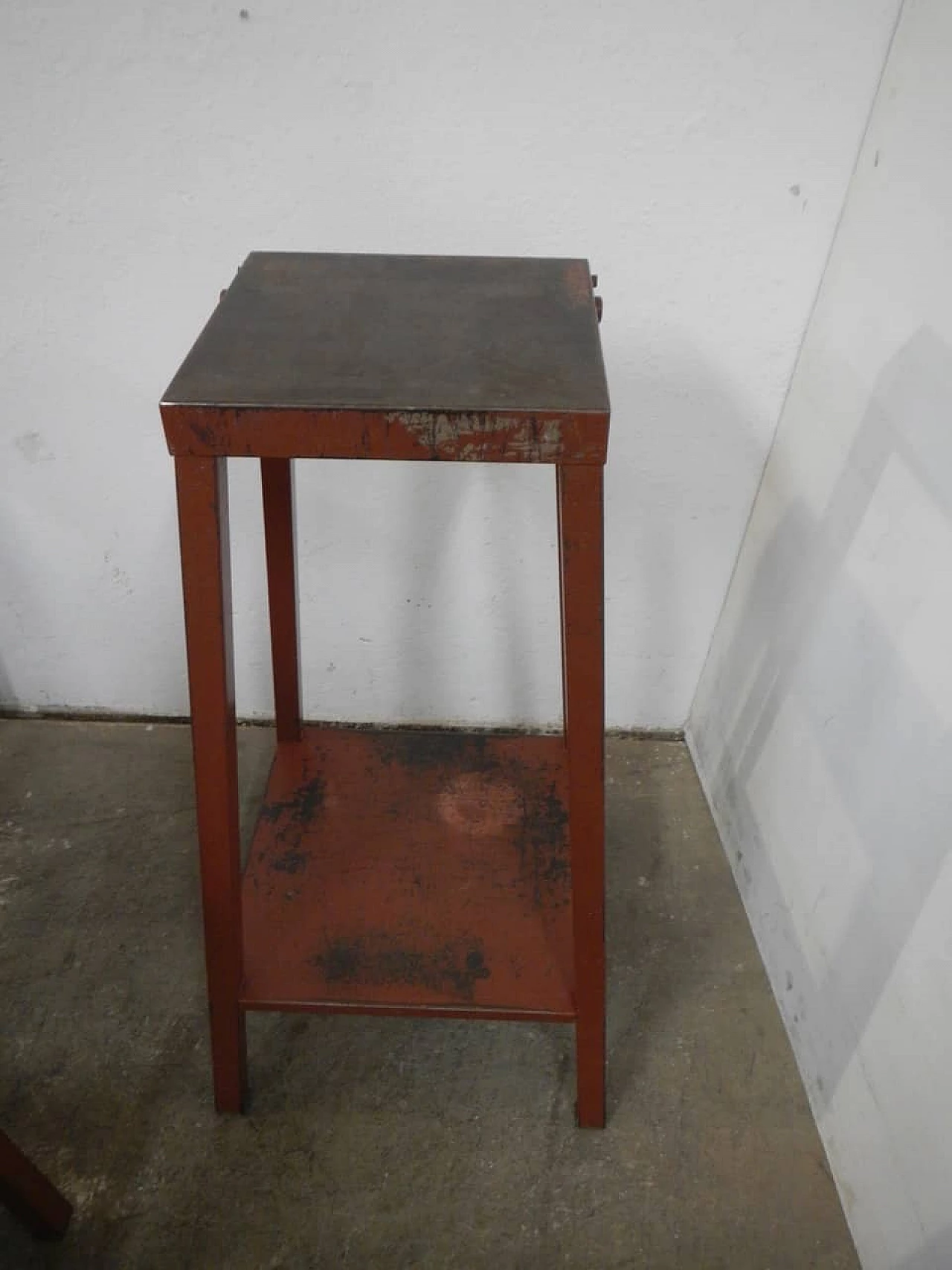 Burgundy iron easel side table, 1960s 4
