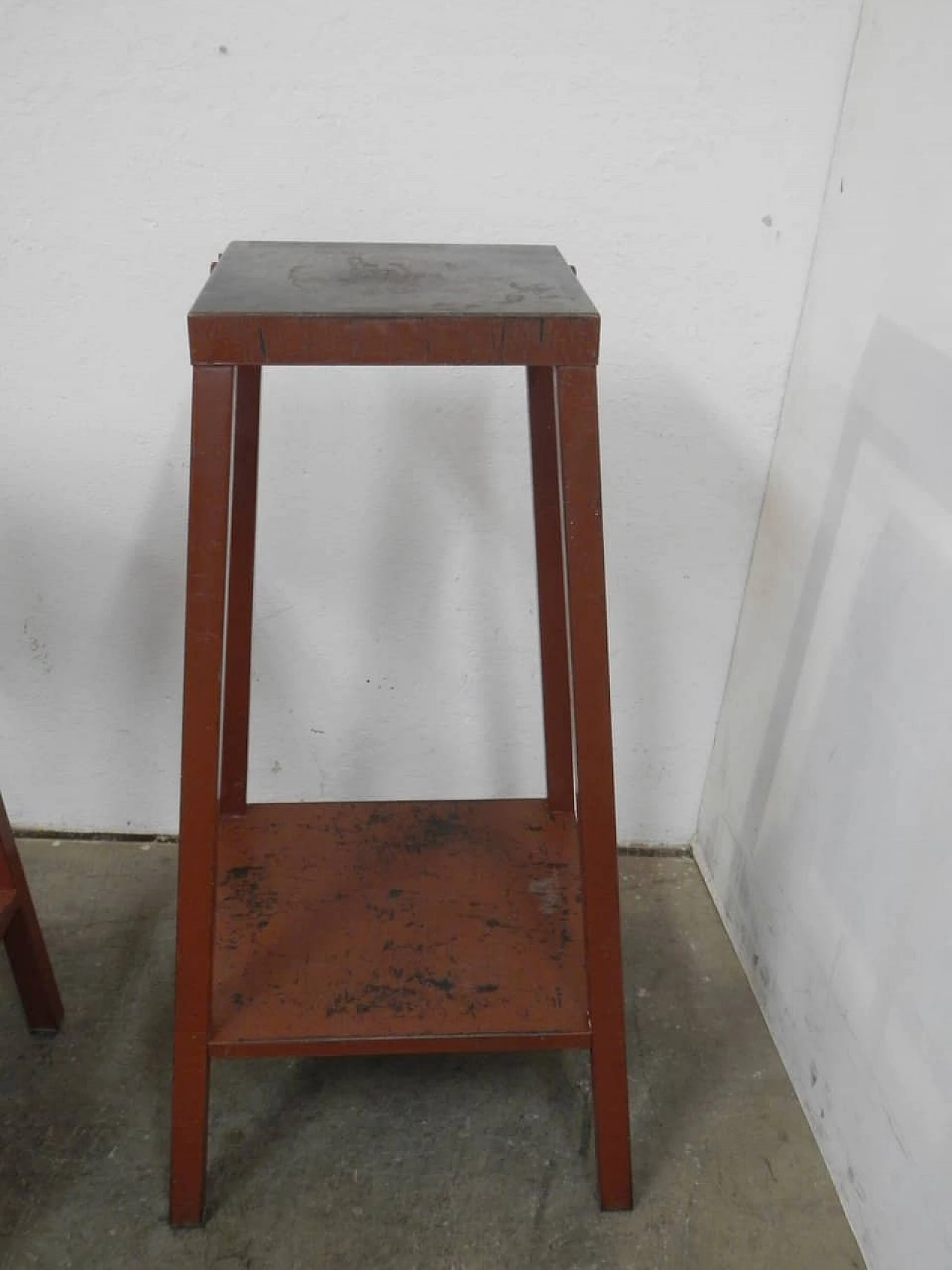 Burgundy iron easel side table, 1960s 7