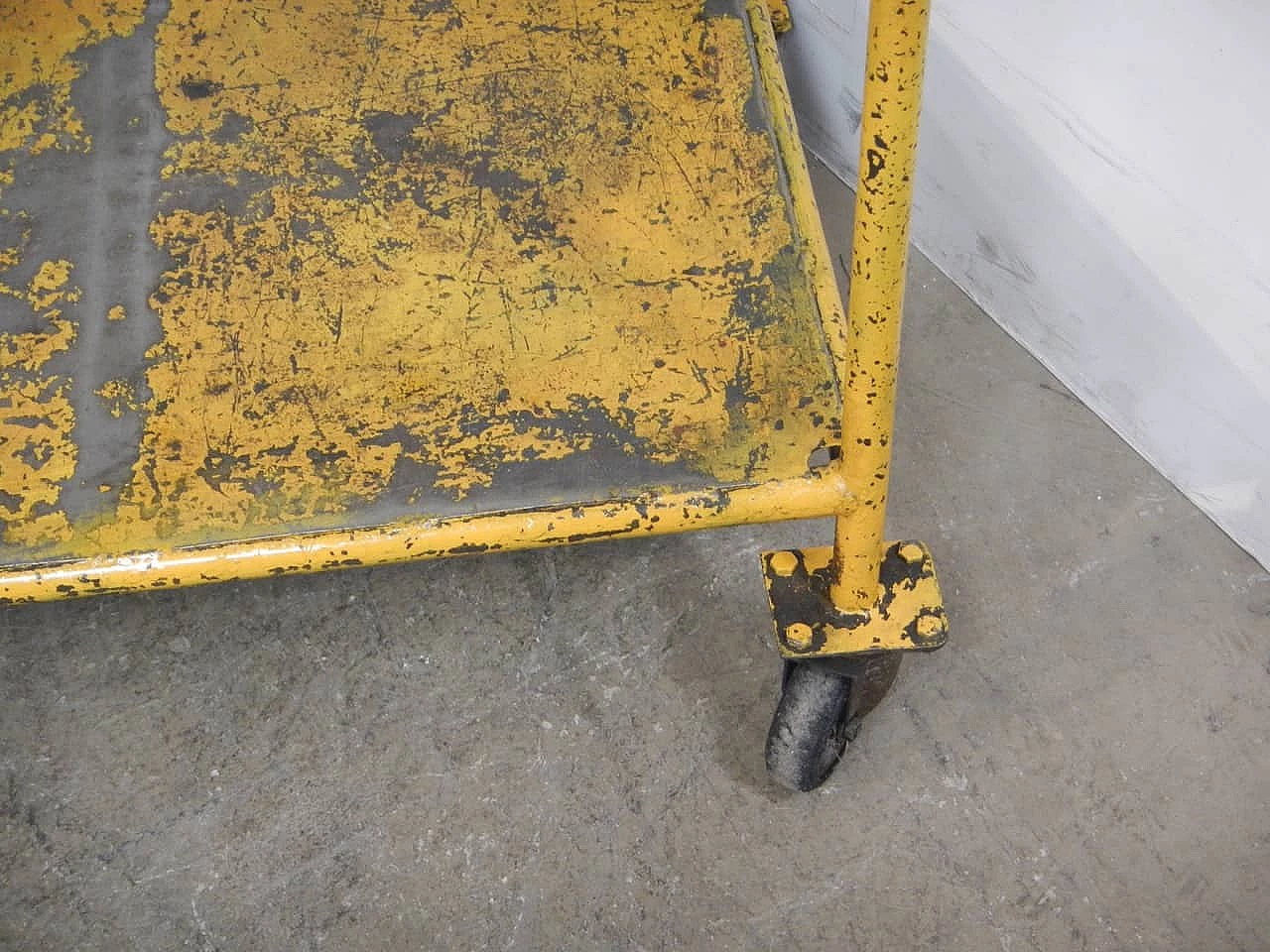 Carrello industriale in ferro giallo, anni '60 8