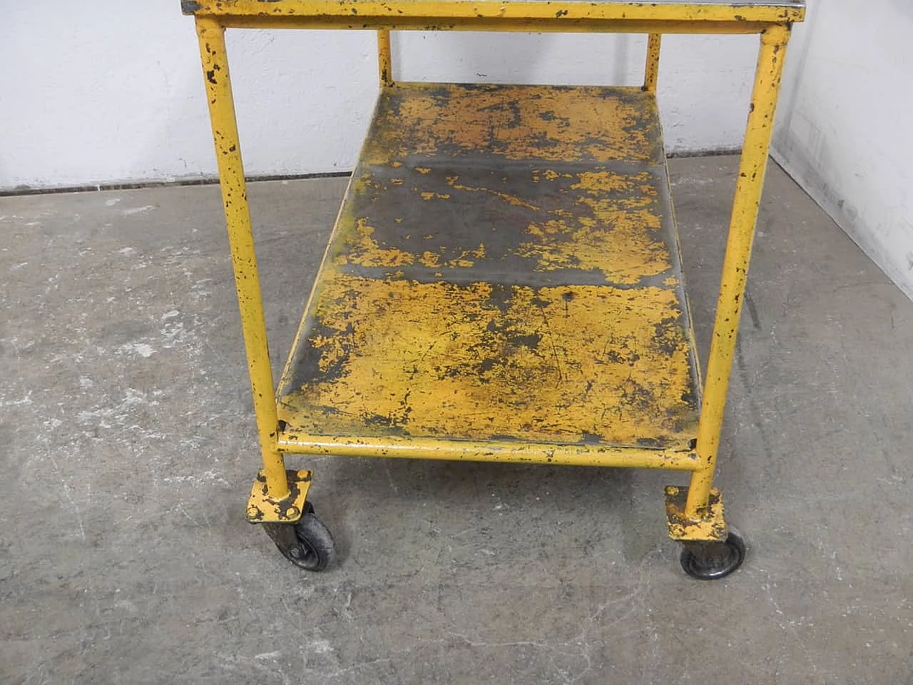 Carrello industriale in ferro giallo, anni '60 9