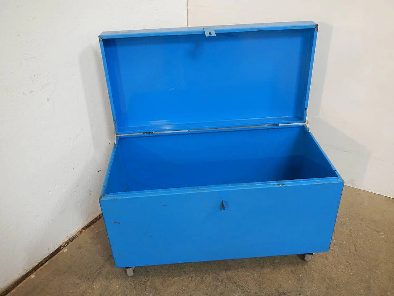 Light blue coloured iron chest, 1980s 5
