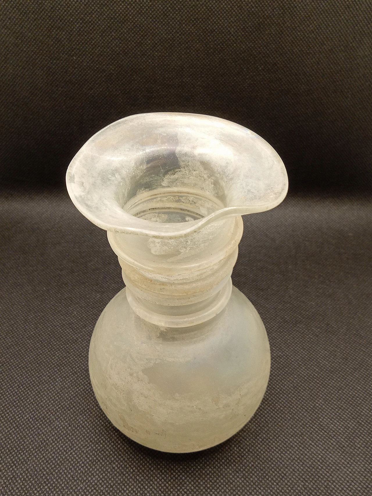 Murano scavo glass vase in the style of Seguso 5