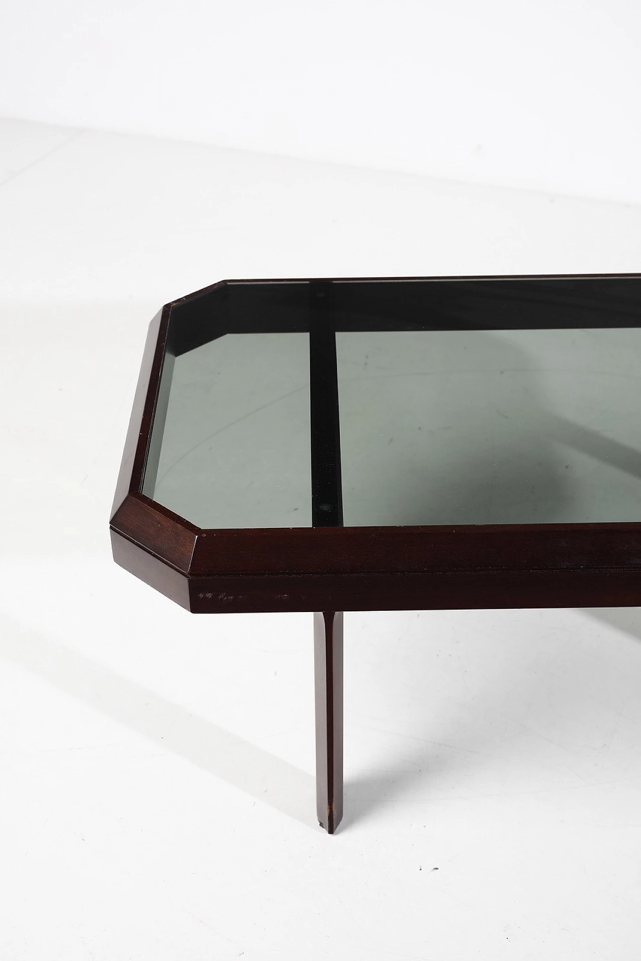Tavolino in legno con piano ottagonale in vetro, anni '70 6