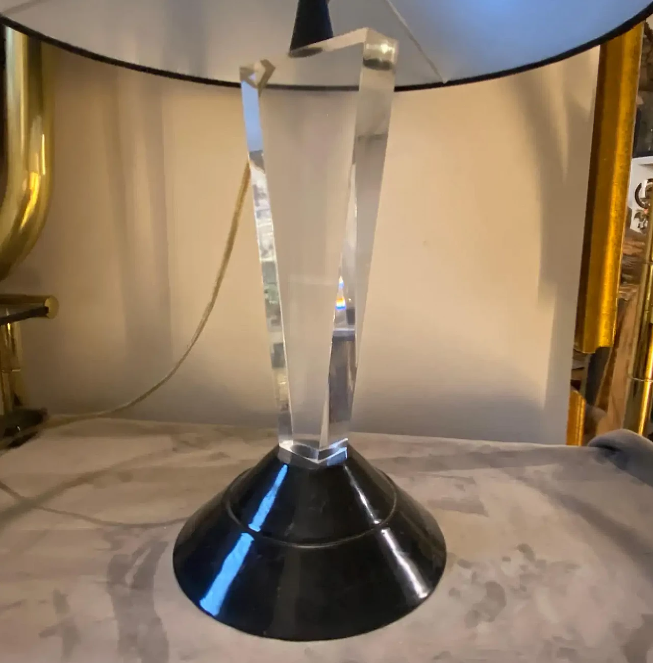 Memphis-style lucite table lamp, 1980s 11
