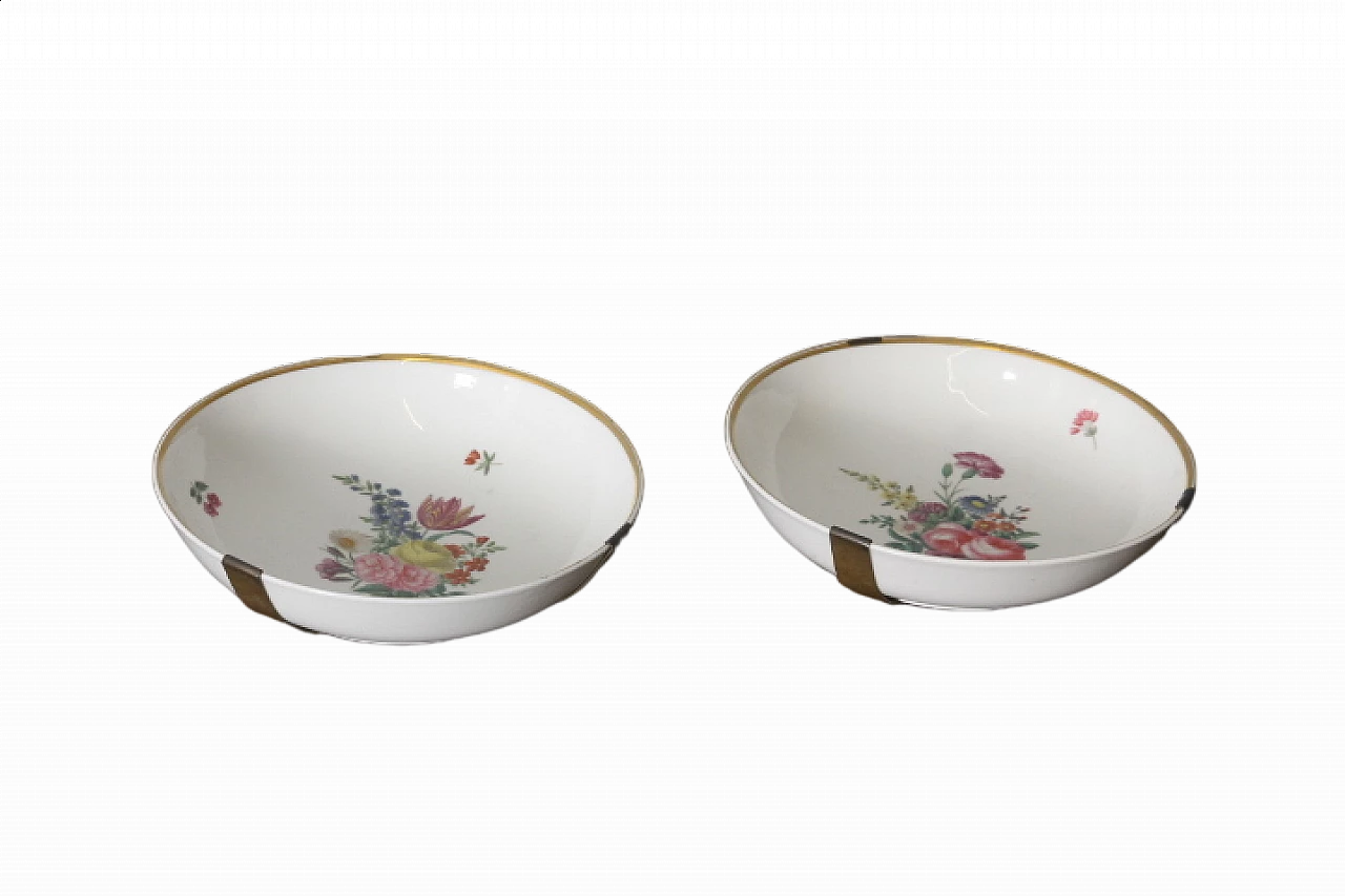 Pair of porcelain plates with painted flowers and gold trim by Ginori, early 19th century 11
