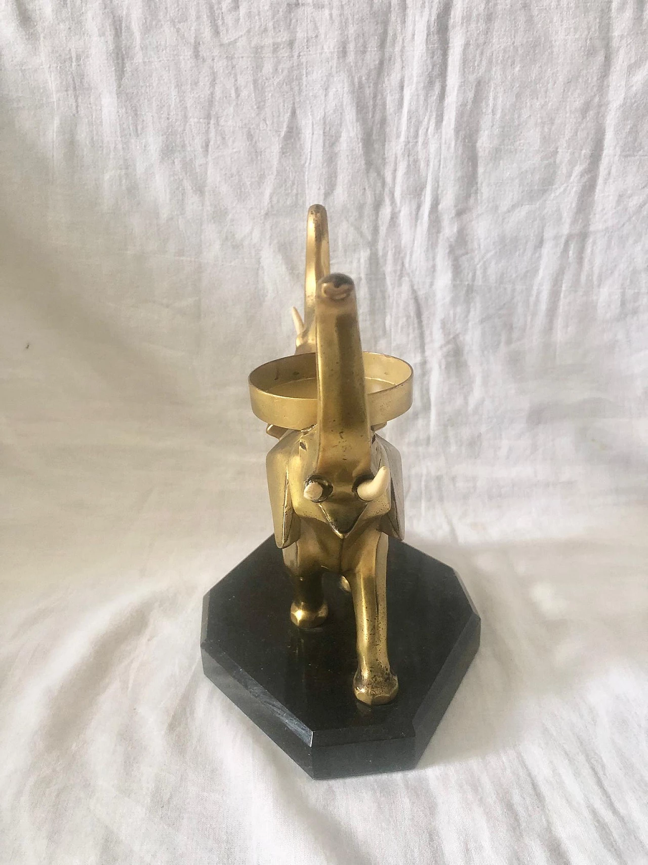 Candeliere con elefanti in ottone su base in marmo, anni '30 1