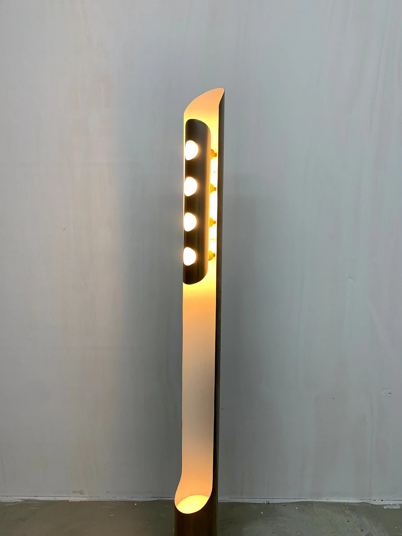 Metal floor lamp attributed to Enrico Tronconi, 1960s 8