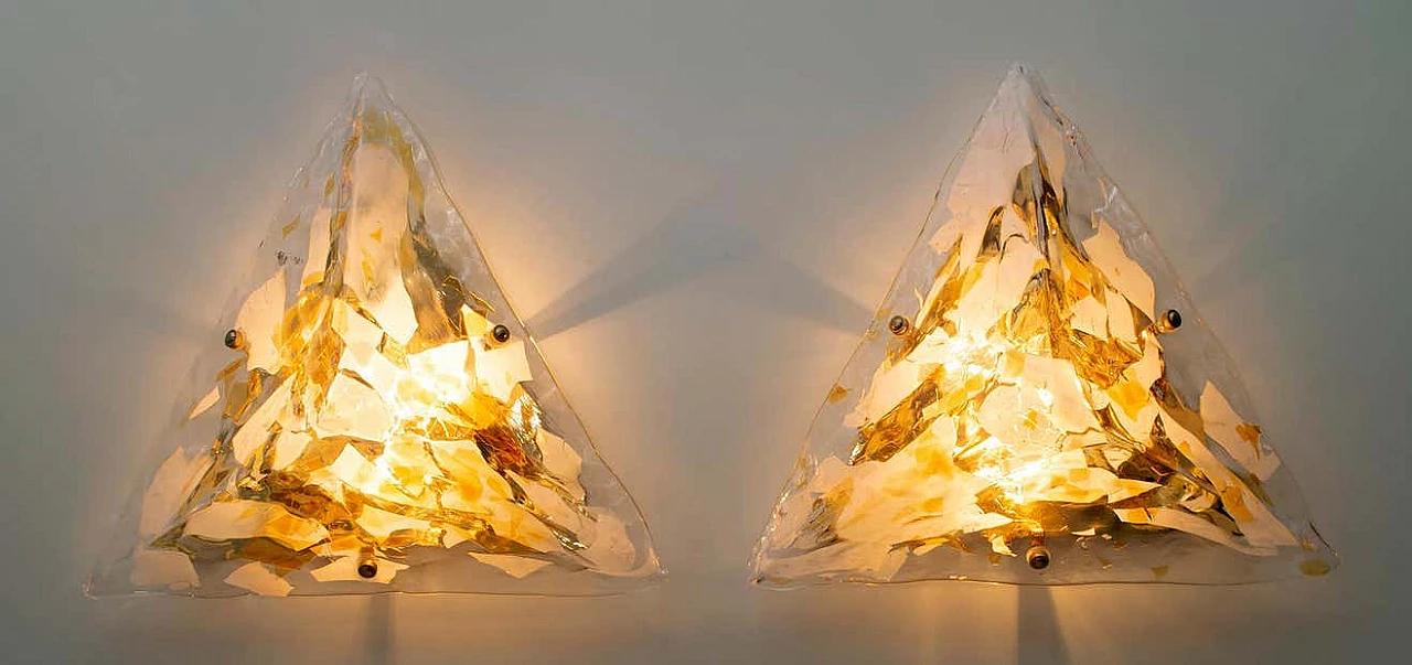 Pair of triangular Murano glass wall sconces with gold leaf and brass, 1980s 2