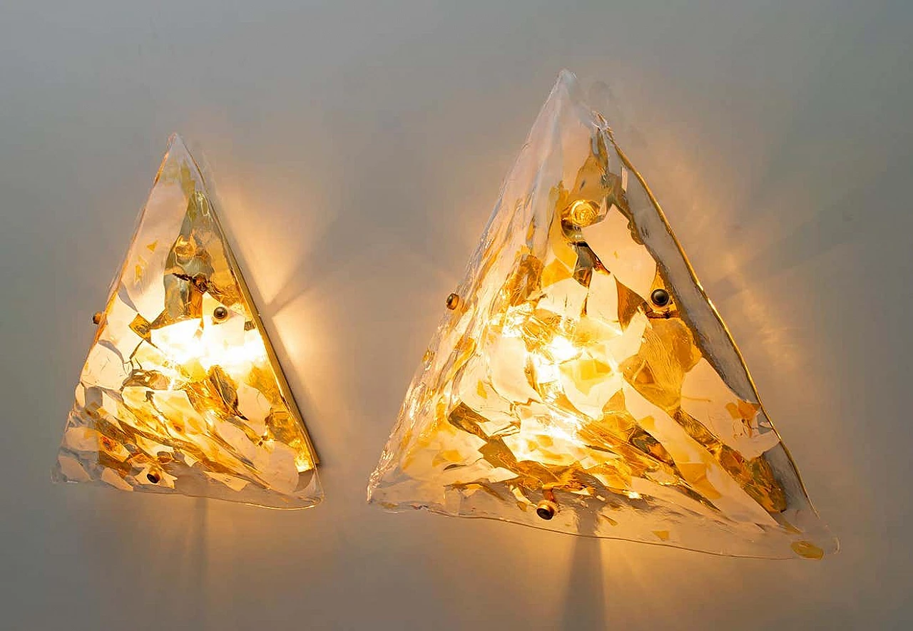 Pair of triangular Murano glass wall sconces with gold leaf and brass, 1980s 4