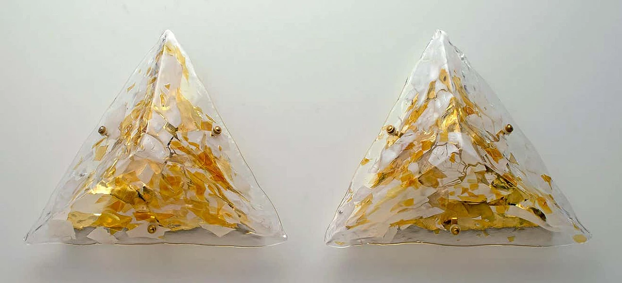 Pair of triangular Murano glass wall sconces with gold leaf and brass, 1980s 5