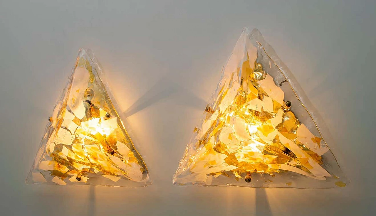 Pair of triangular Murano glass wall sconces with gold leaf and brass, 1980s 6