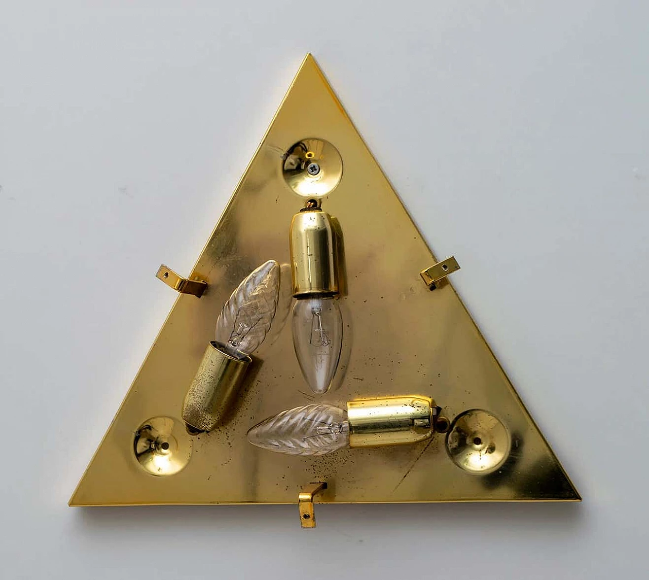 Pair of triangular Murano glass wall sconces with gold leaf and brass, 1980s 11