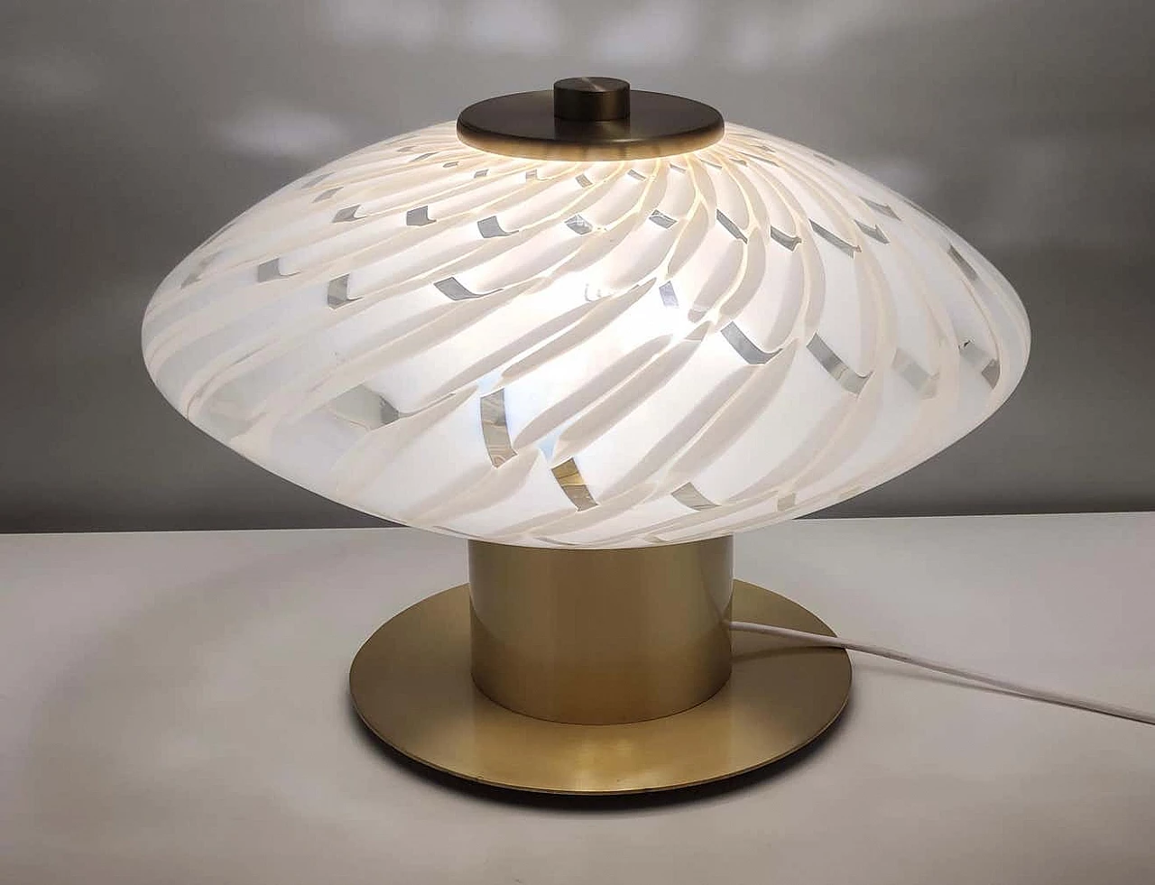 Postmodern Murano glass and brass table lamp, 1980s 3