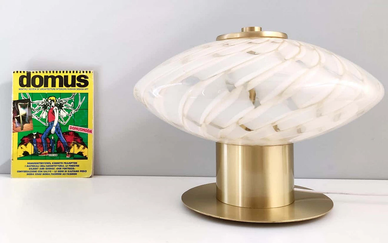 Lampada da tavolo postmoderna in vetro di Murano e ottone, anni '80 6